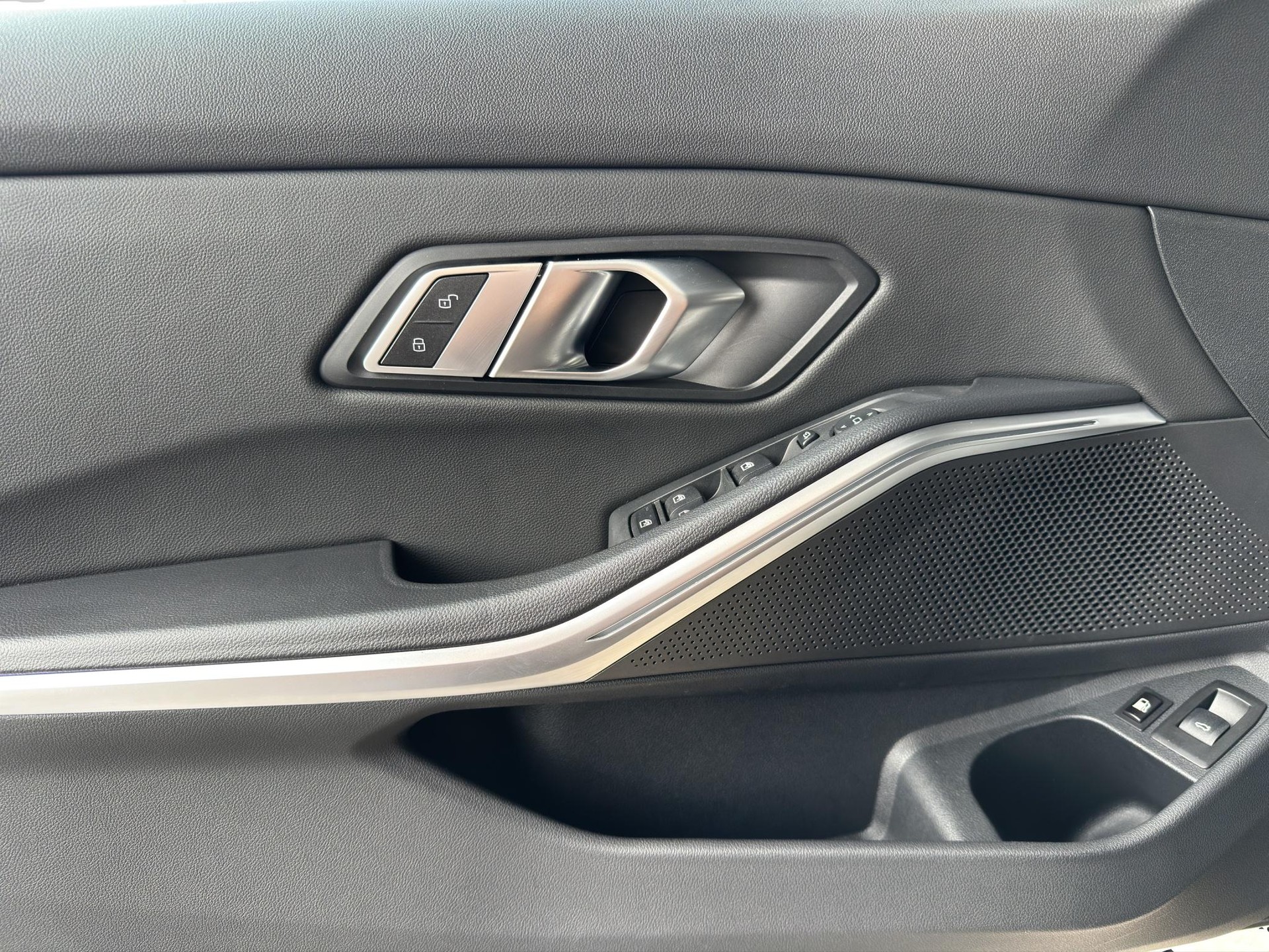 BMW 320e Touring Sport Line Steptronic-image-13