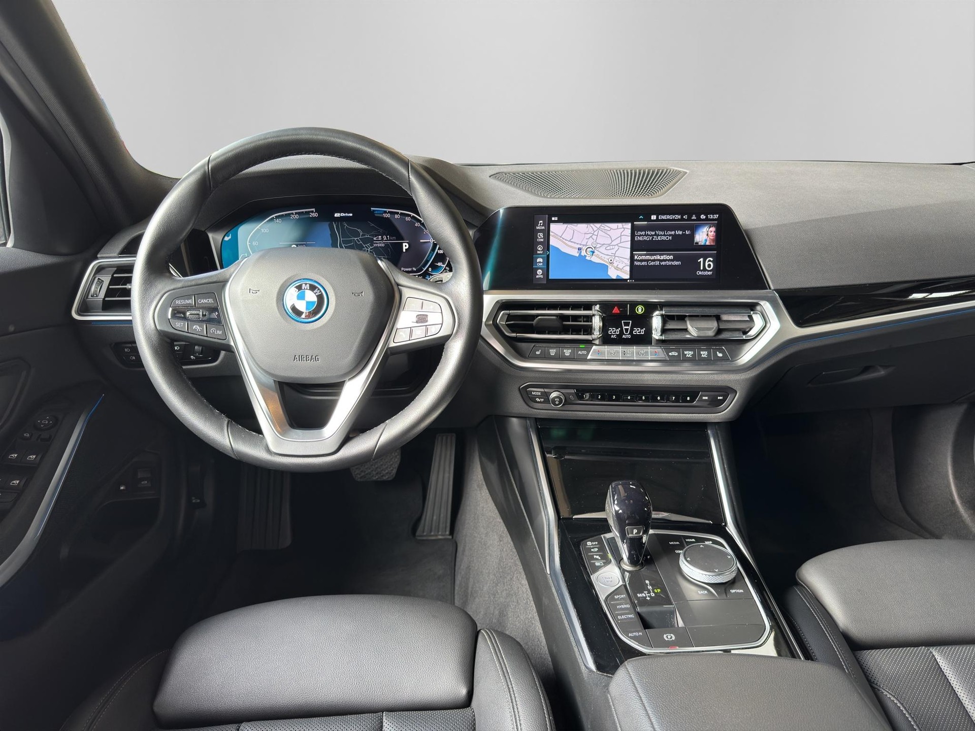 BMW 320e xDrive Touring Sport Line Steptronic-image-15
