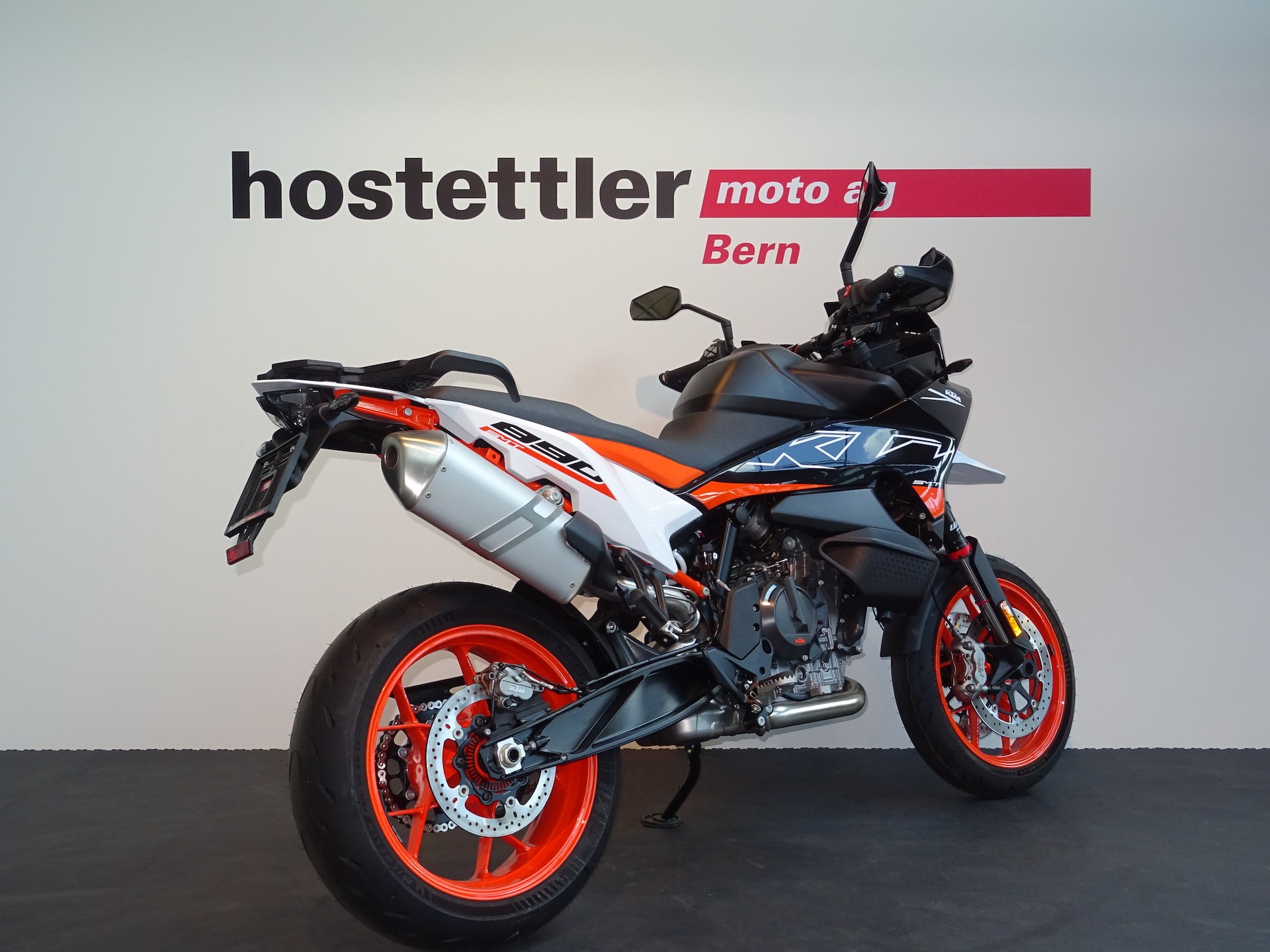 KTM 890 SMT-showroom-element-2