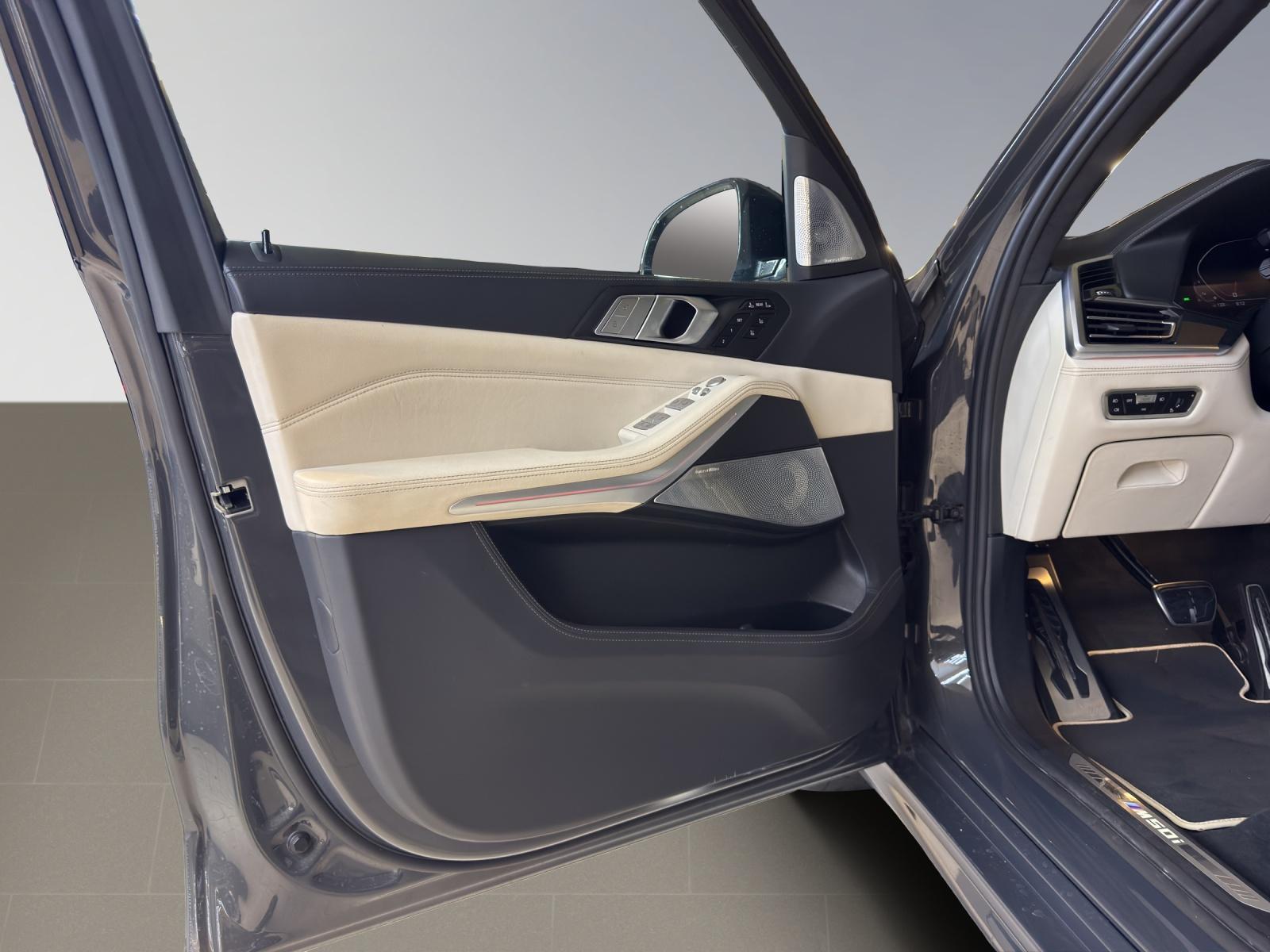 BMW X7 M50i-image-14