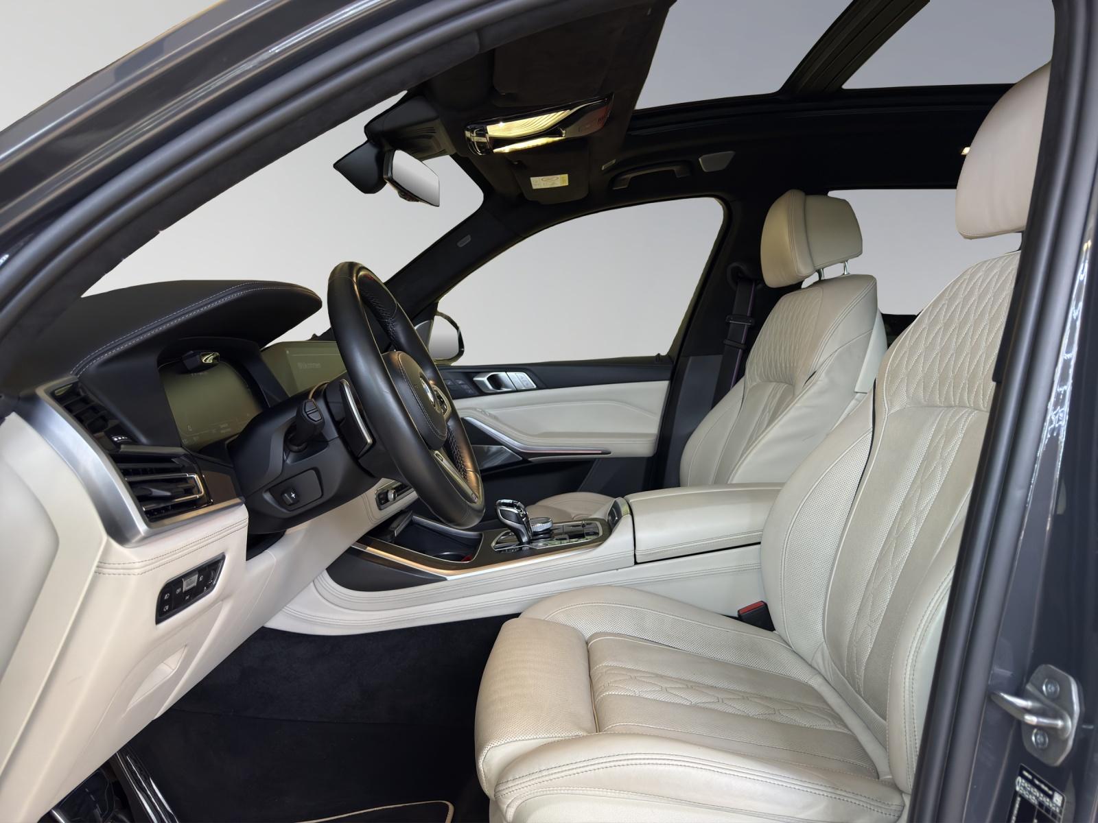 BMW X7 M50i-image-10