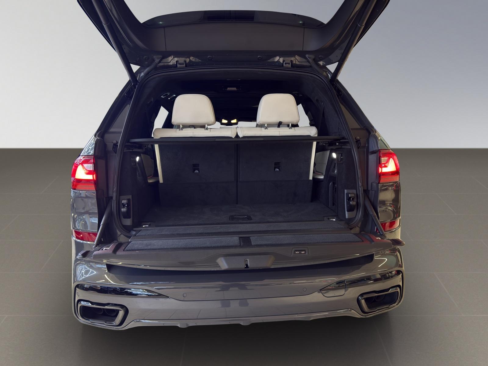 BMW X7 M50i-image-16