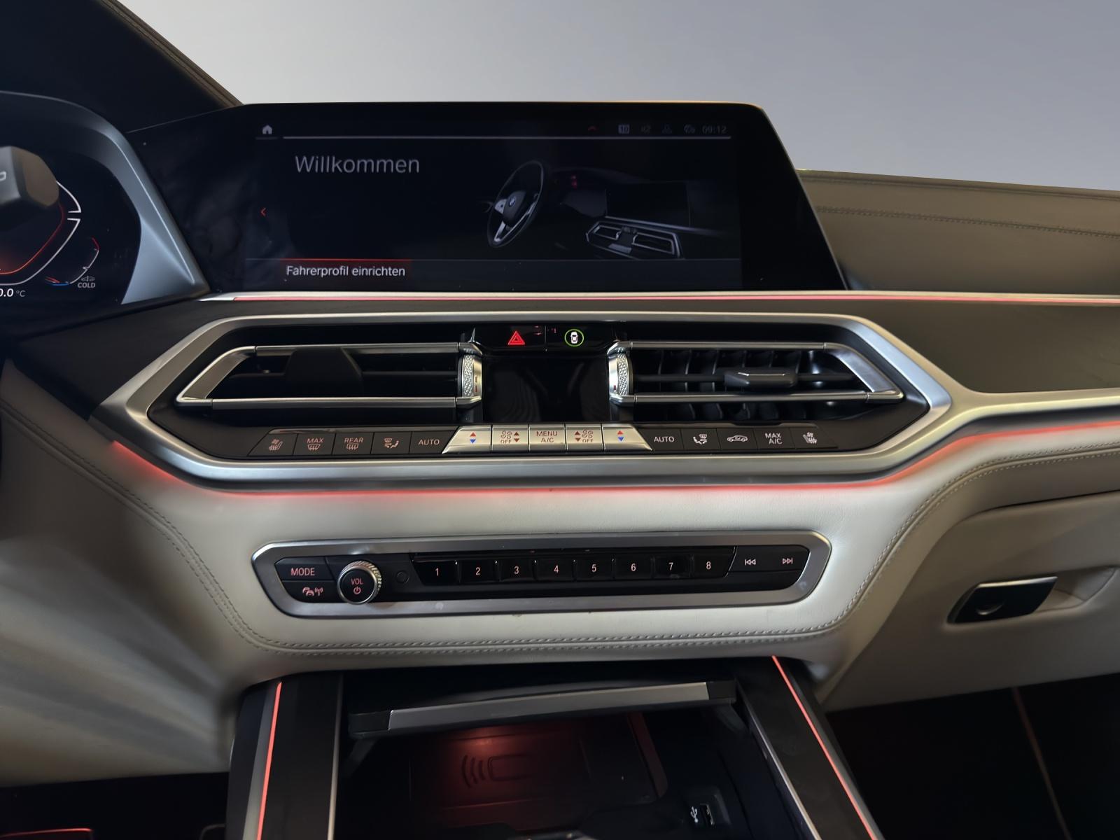 BMW X7 M50i-image-12