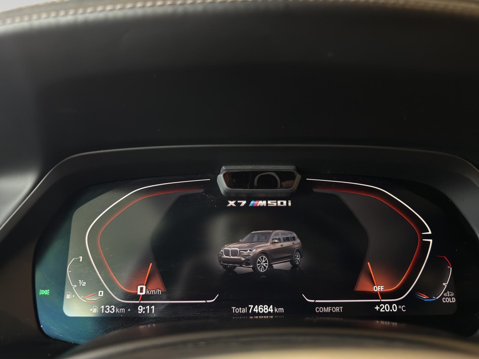 BMW X7 M50i-image-11