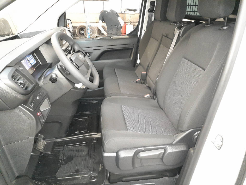 TOYOTA PROACE Van L1 75KWh Active-image-4