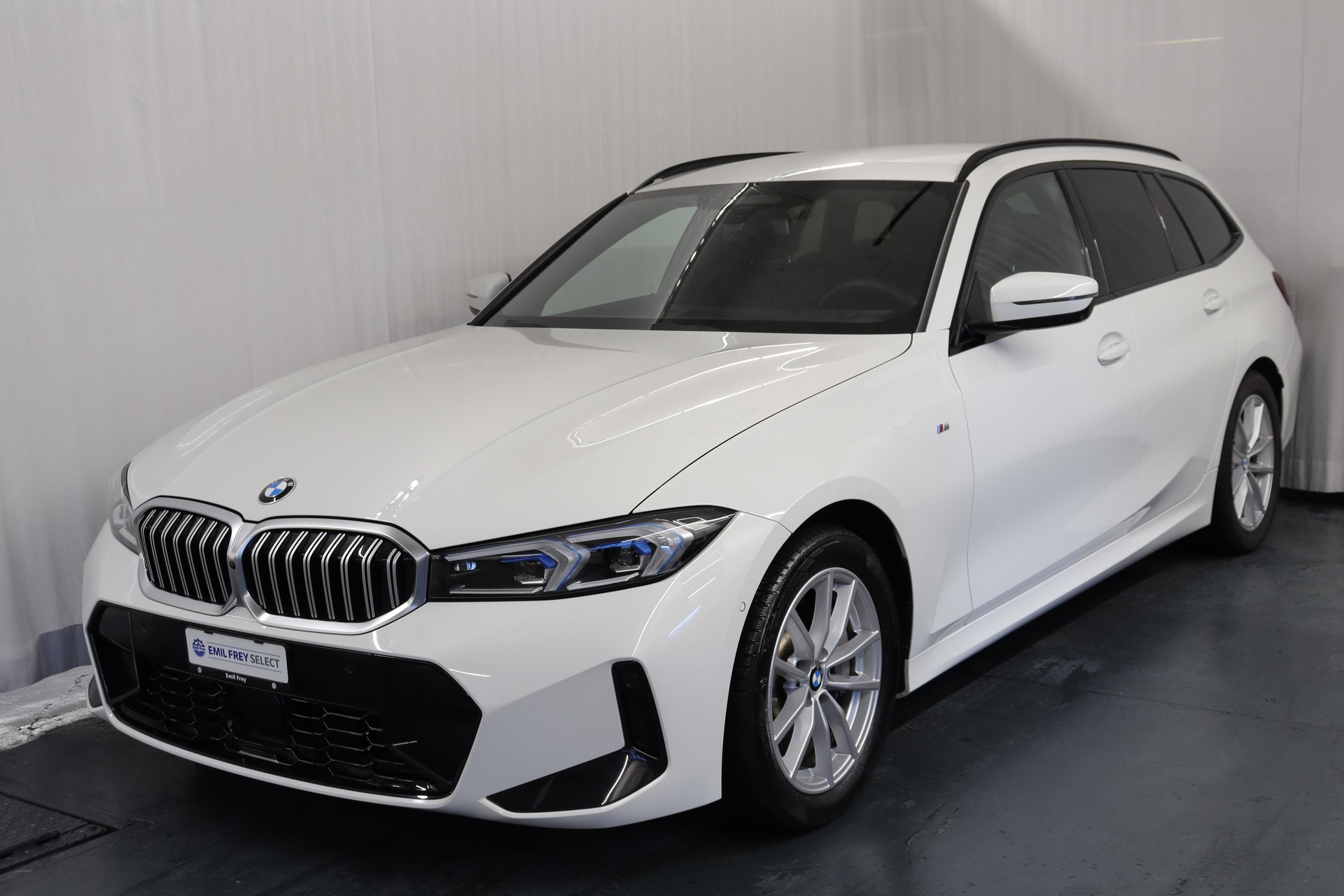 BMW 330d xDrive SAG Touring-image-0