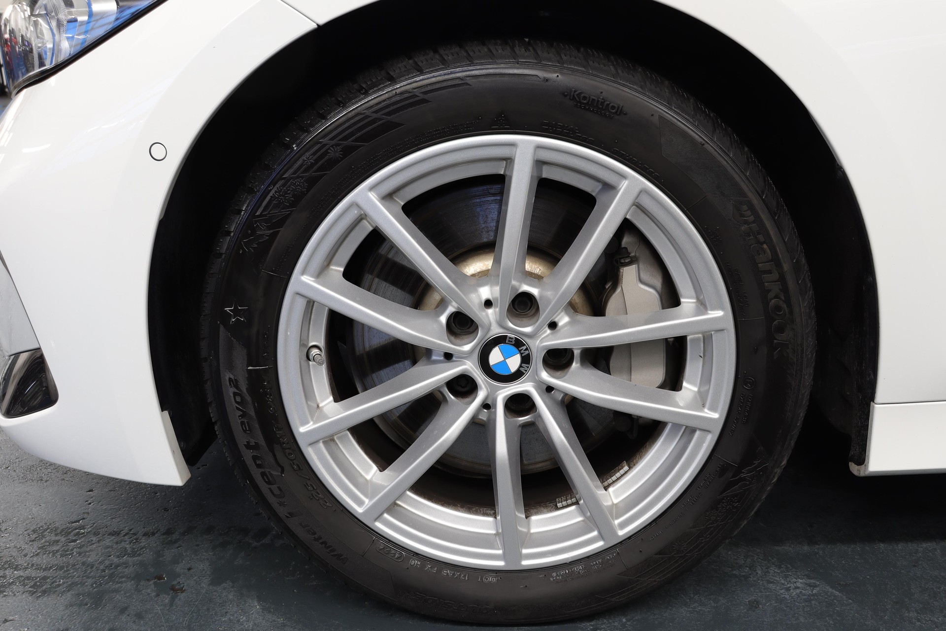 BMW 330d xDrive SAG Touring-image-8