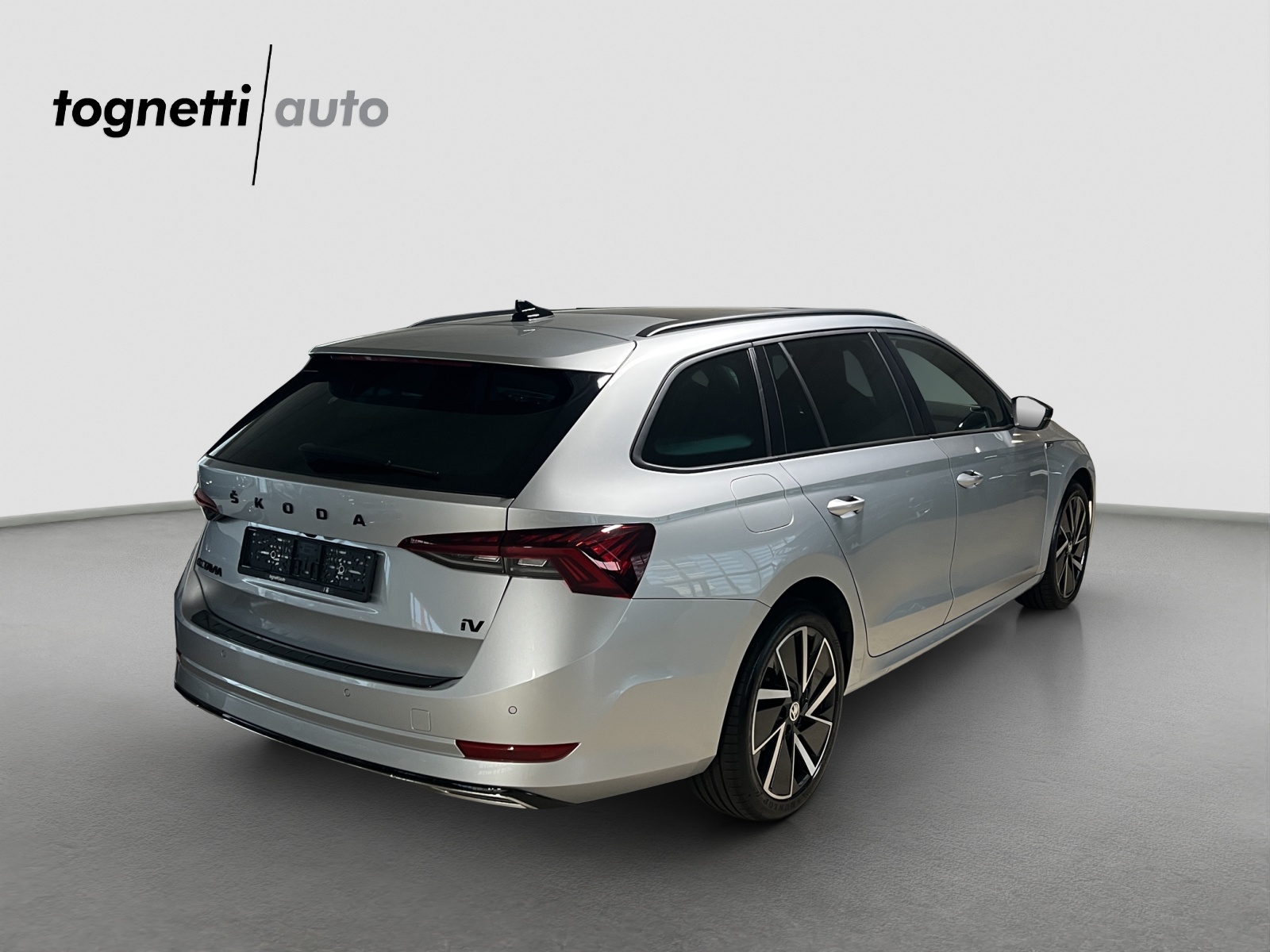 SKODA Octavia Combi 1.4 TSI PHEV DSG SportLine-image-3