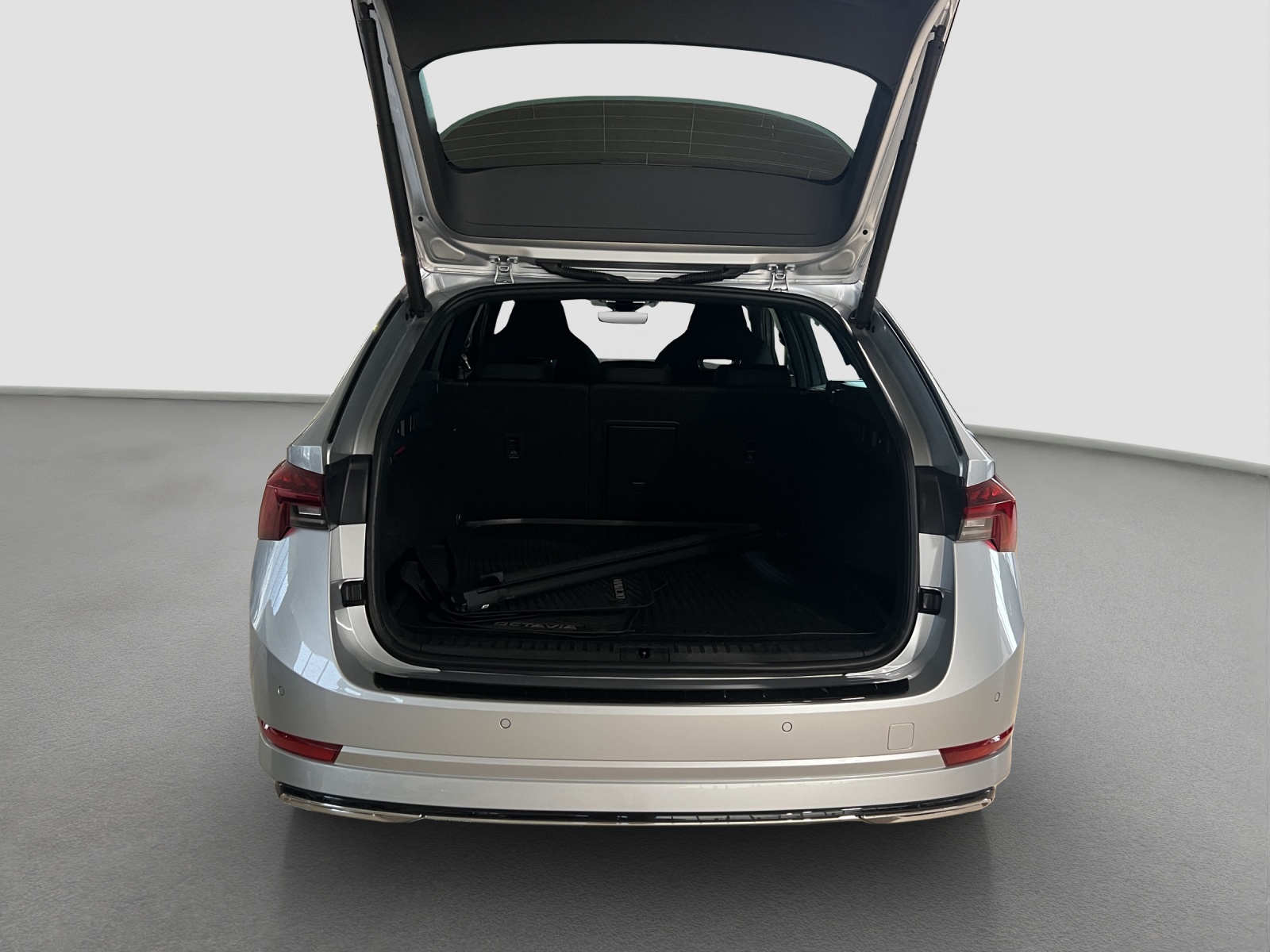 SKODA Octavia Combi 1.4 TSI PHEV DSG SportLine-image-9