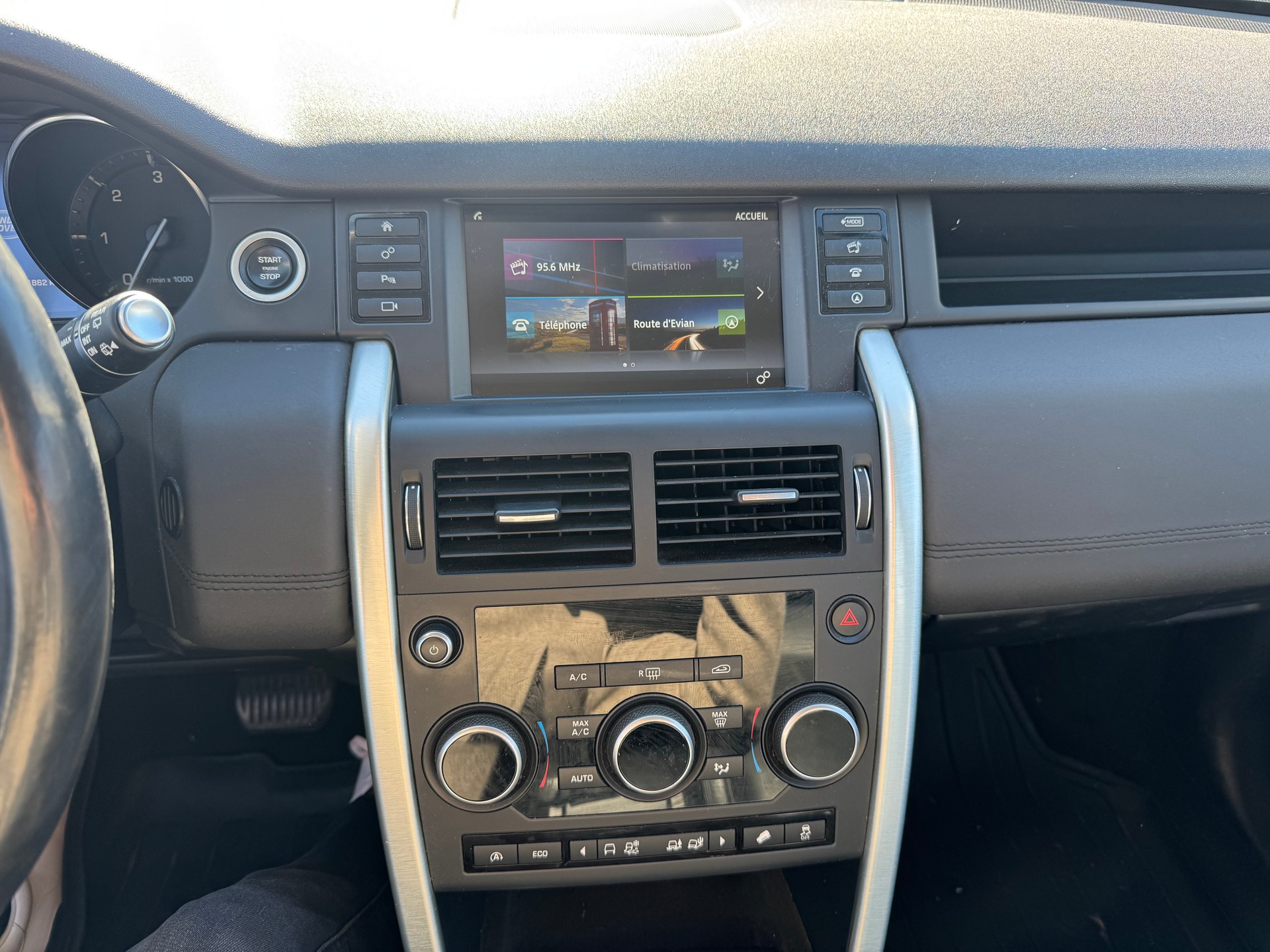 LAND ROVER Discovery Sport 2.2SD4 HSE AT9-image-12