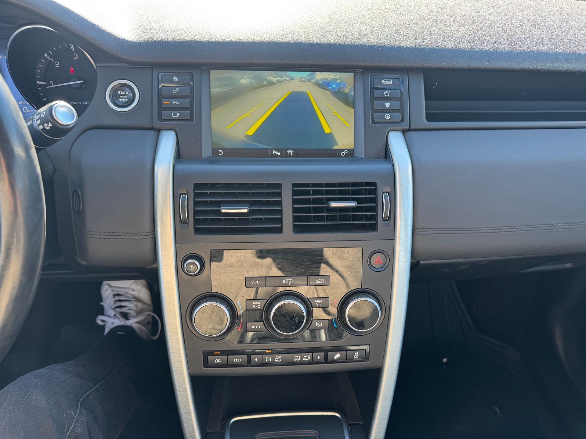 LAND ROVER Discovery Sport 2.2SD4 HSE AT9-image-14