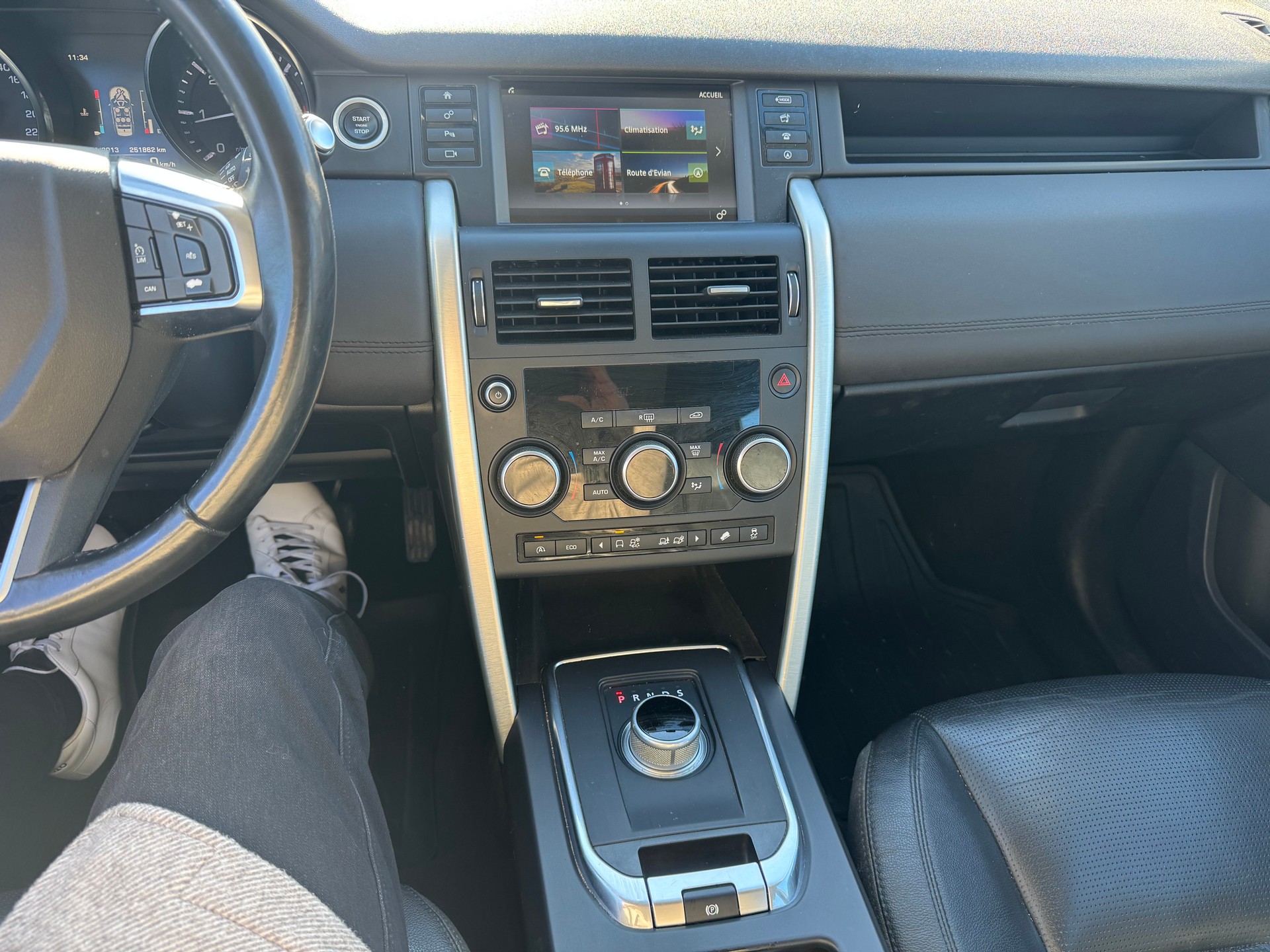 LAND ROVER Discovery Sport 2.2SD4 HSE AT9-image-13