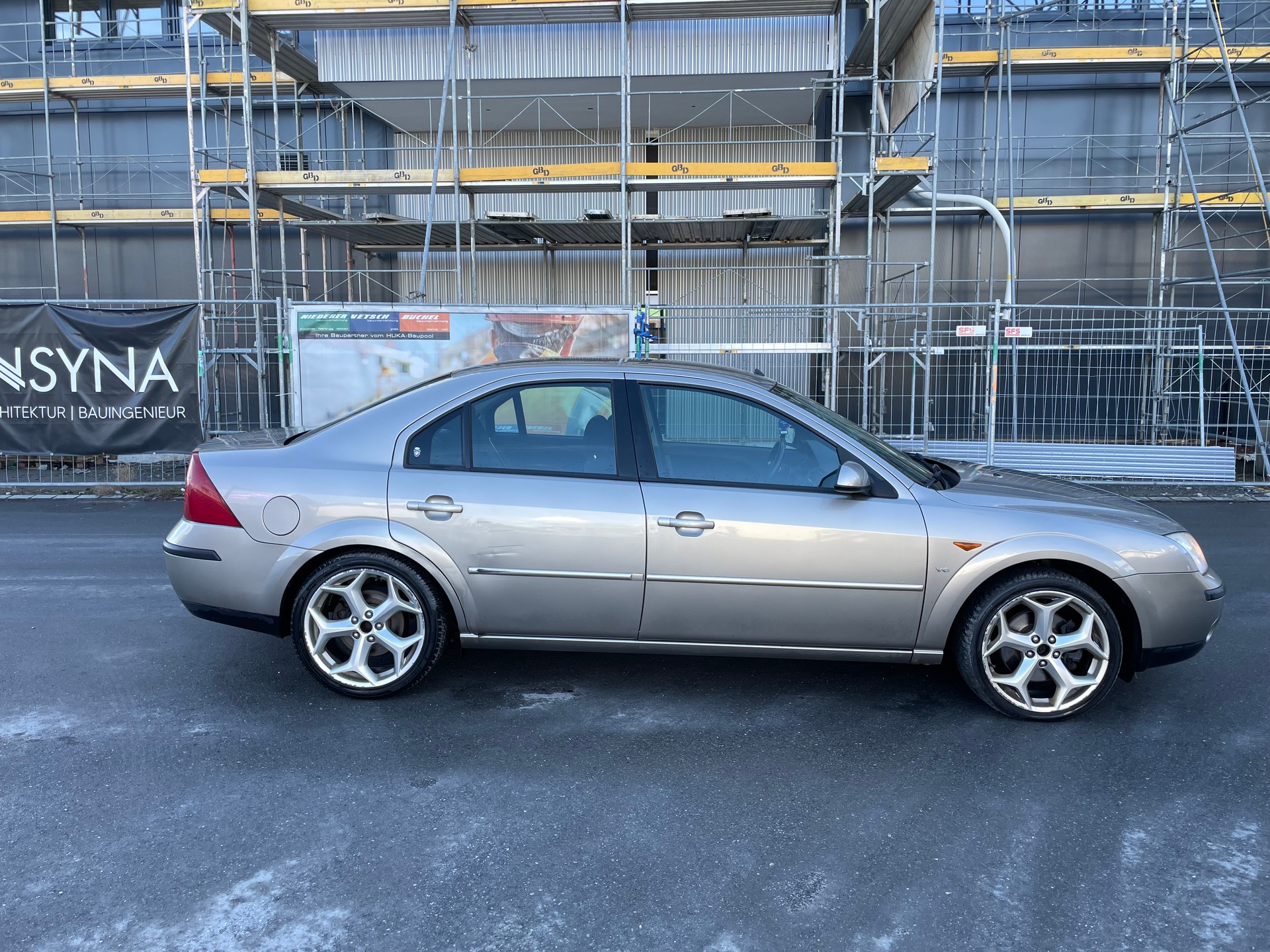 FORD Mondeo 2.5i V6 Executive-image-4