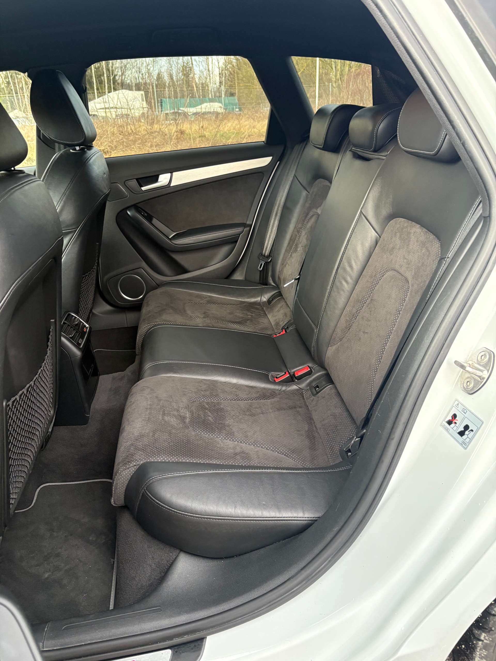 AUDI A4 Avant 3.0 TDI quattro S-tronic-image-13