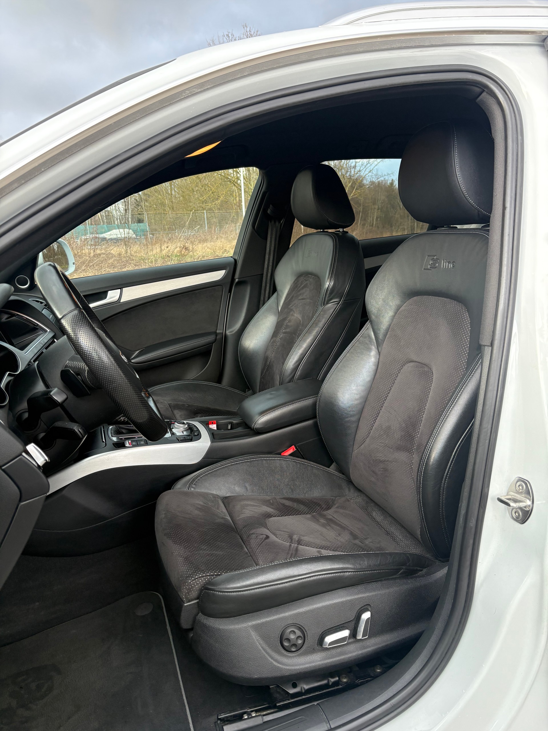 AUDI A4 Avant 3.0 TDI quattro S-tronic-image-8