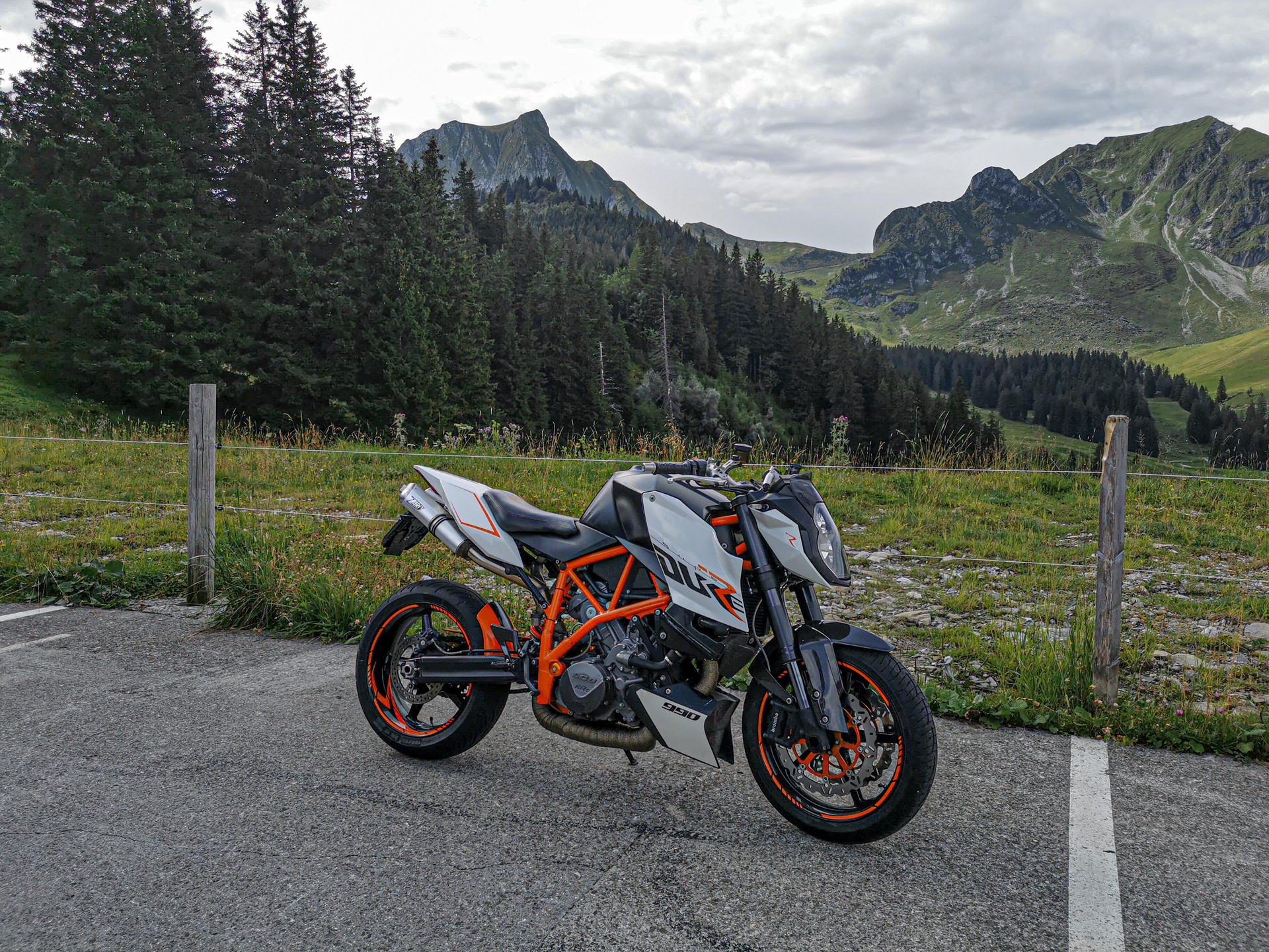 KTM 990 Super Duke R-image-3
