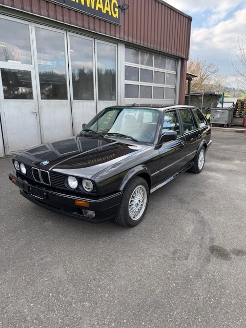 BMW 325iX Touring-image-1