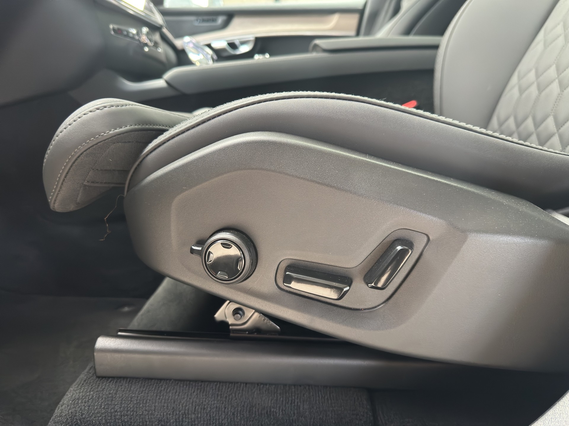 VOLVO XC90 T8 eAWD PluginHybrid Plus Bright 7 Plätzer-image-10