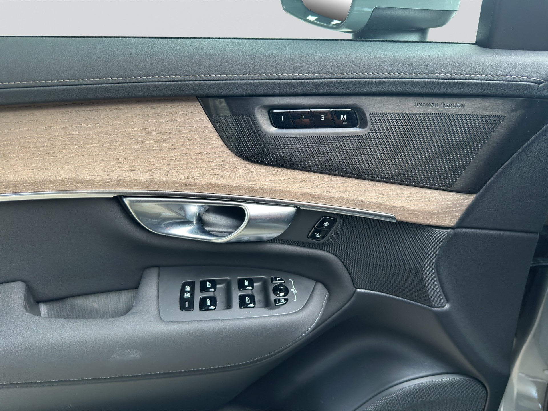 VOLVO XC90 T8 eAWD PluginHybrid Plus Bright 7 Plätzer-image-9