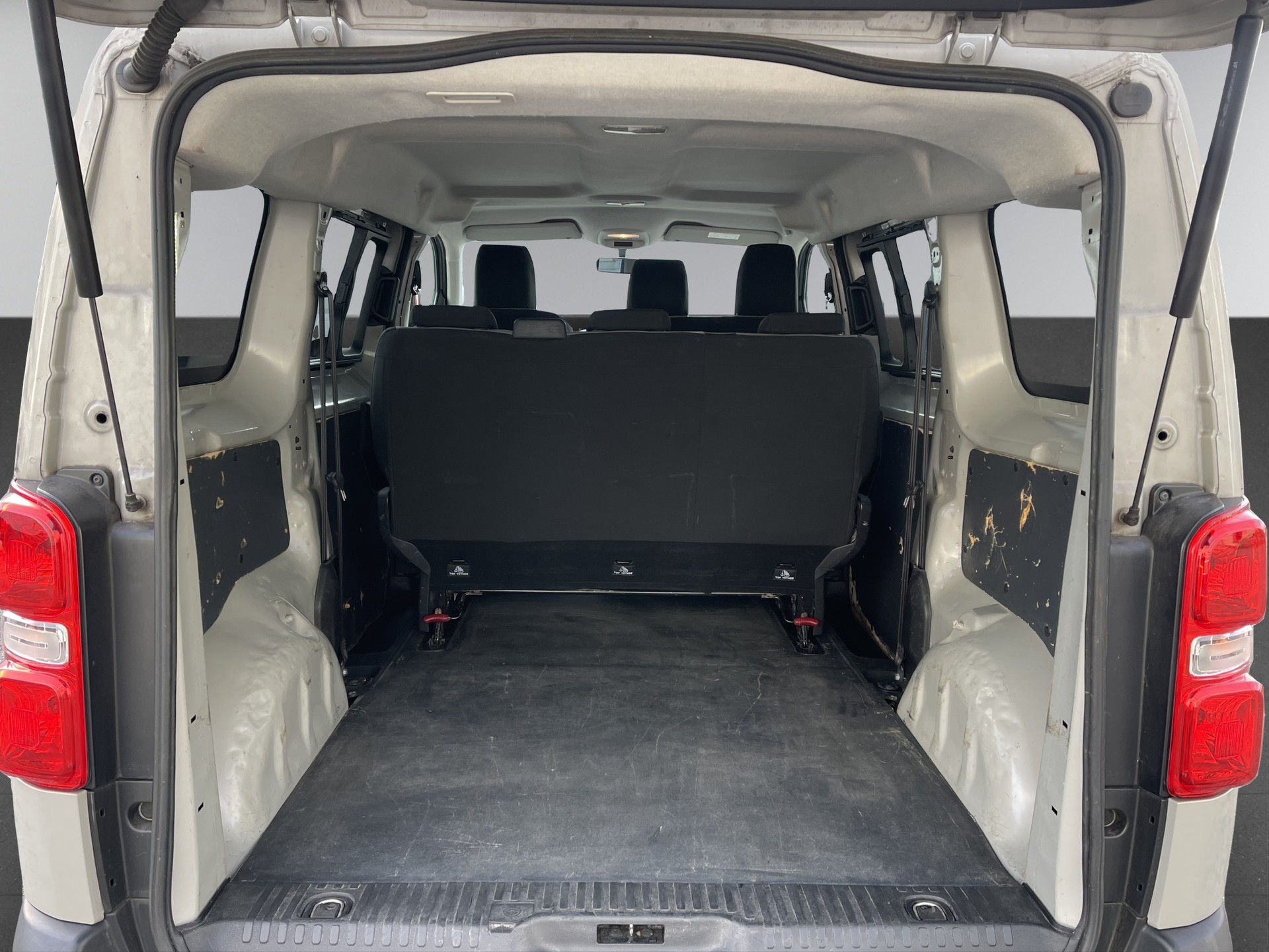 TOYOTA Proace 2.0D Combi L1 Medium 4x4-image-11