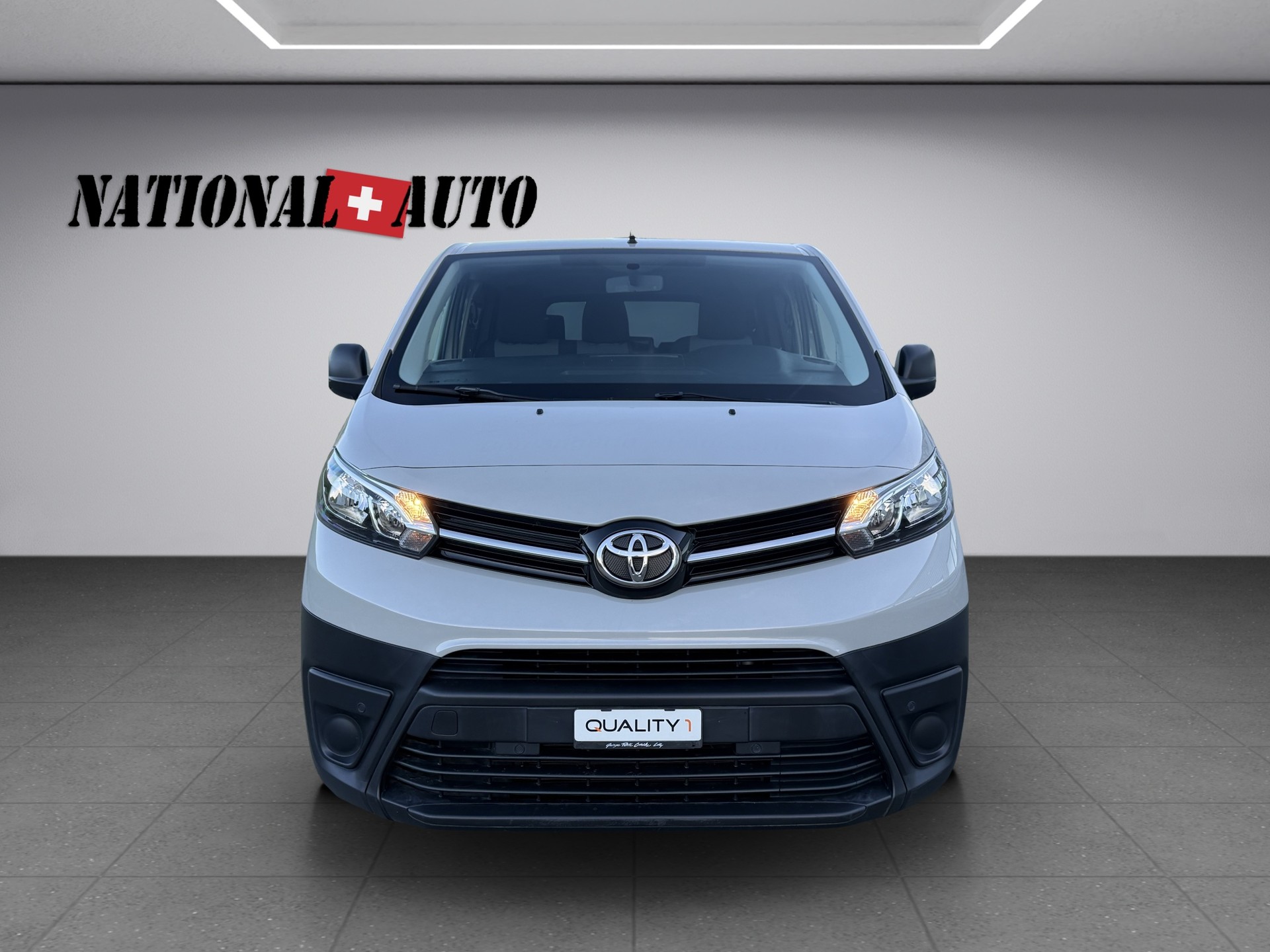 TOYOTA Proace 2.0D Combi L1 Medium 4x4-image-2