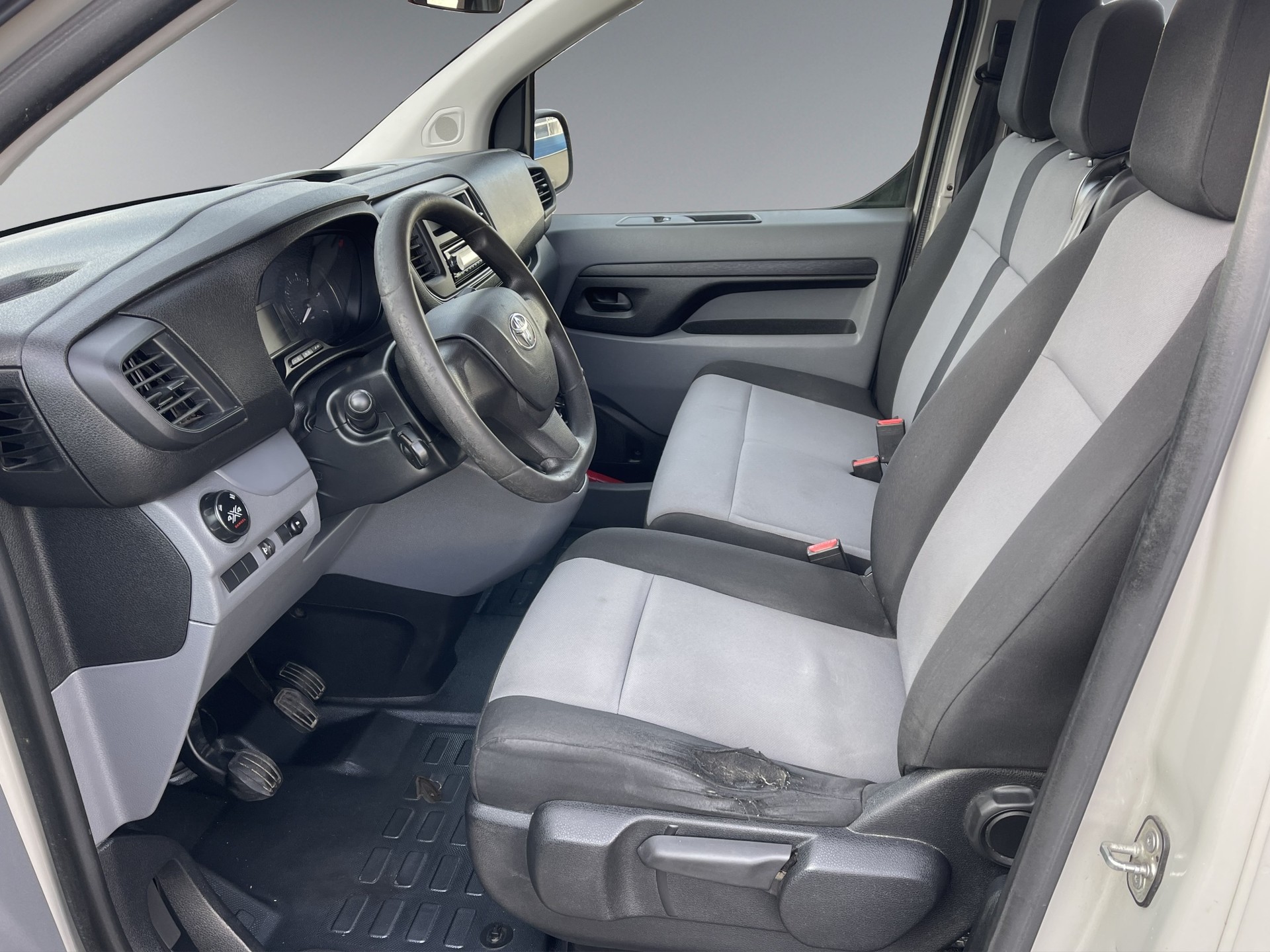 TOYOTA Proace 2.0D Combi L1 Medium 4x4-image-6