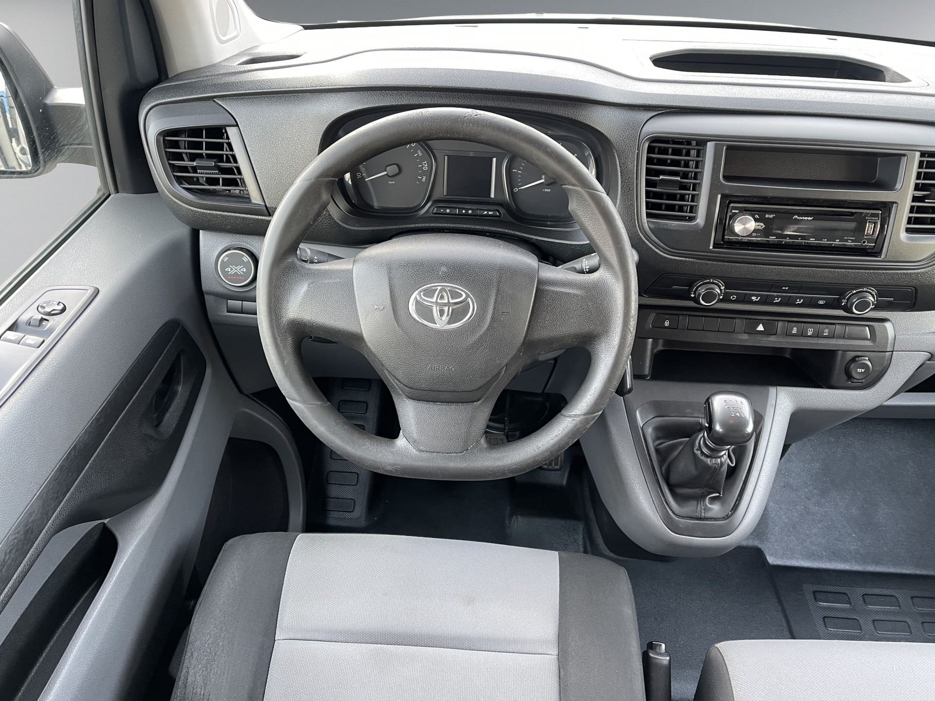 TOYOTA Proace 2.0D Combi L1 Medium 4x4-image-10