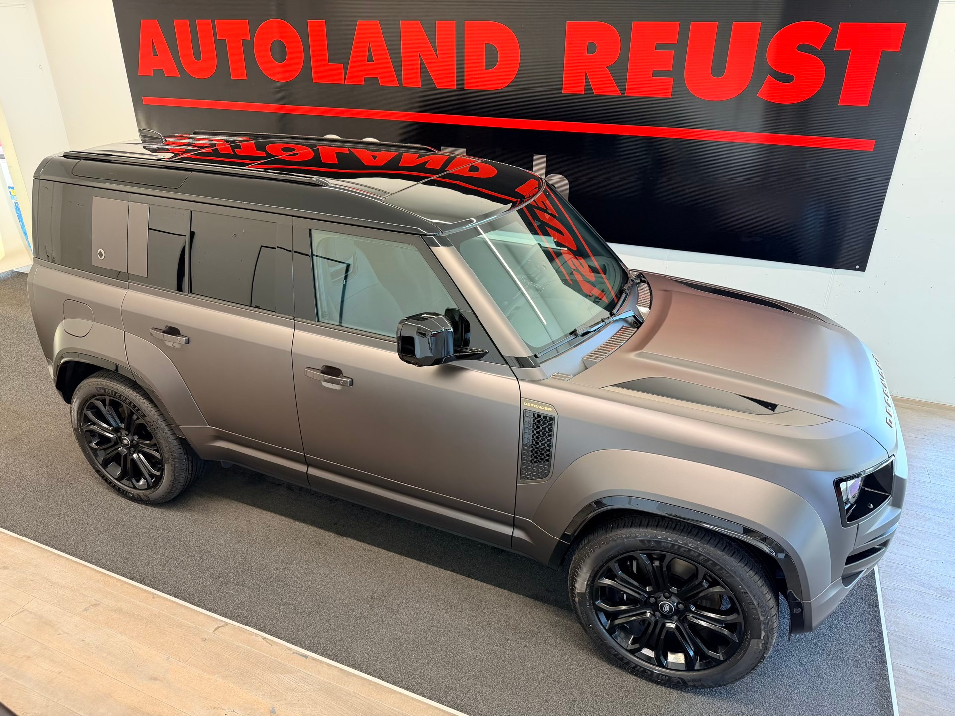 LAND ROVER Defender 110 635 V8 4.4 Octa Edition One AT8-image-4