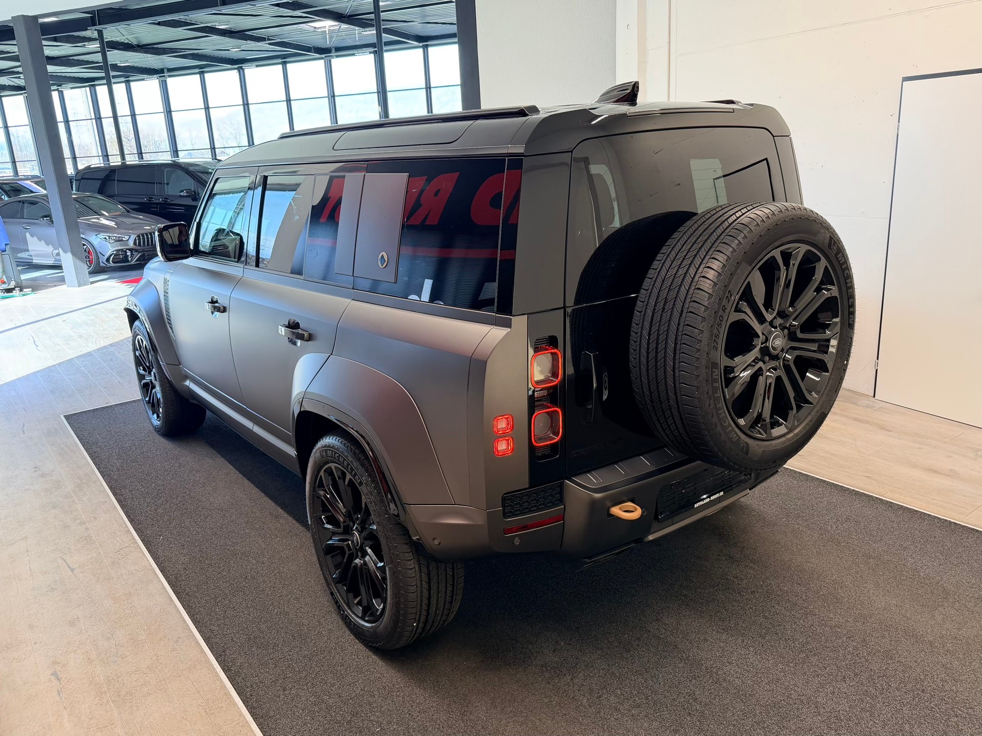 LAND ROVER Defender 110 635 V8 4.4 Octa Edition One AT8-image-10