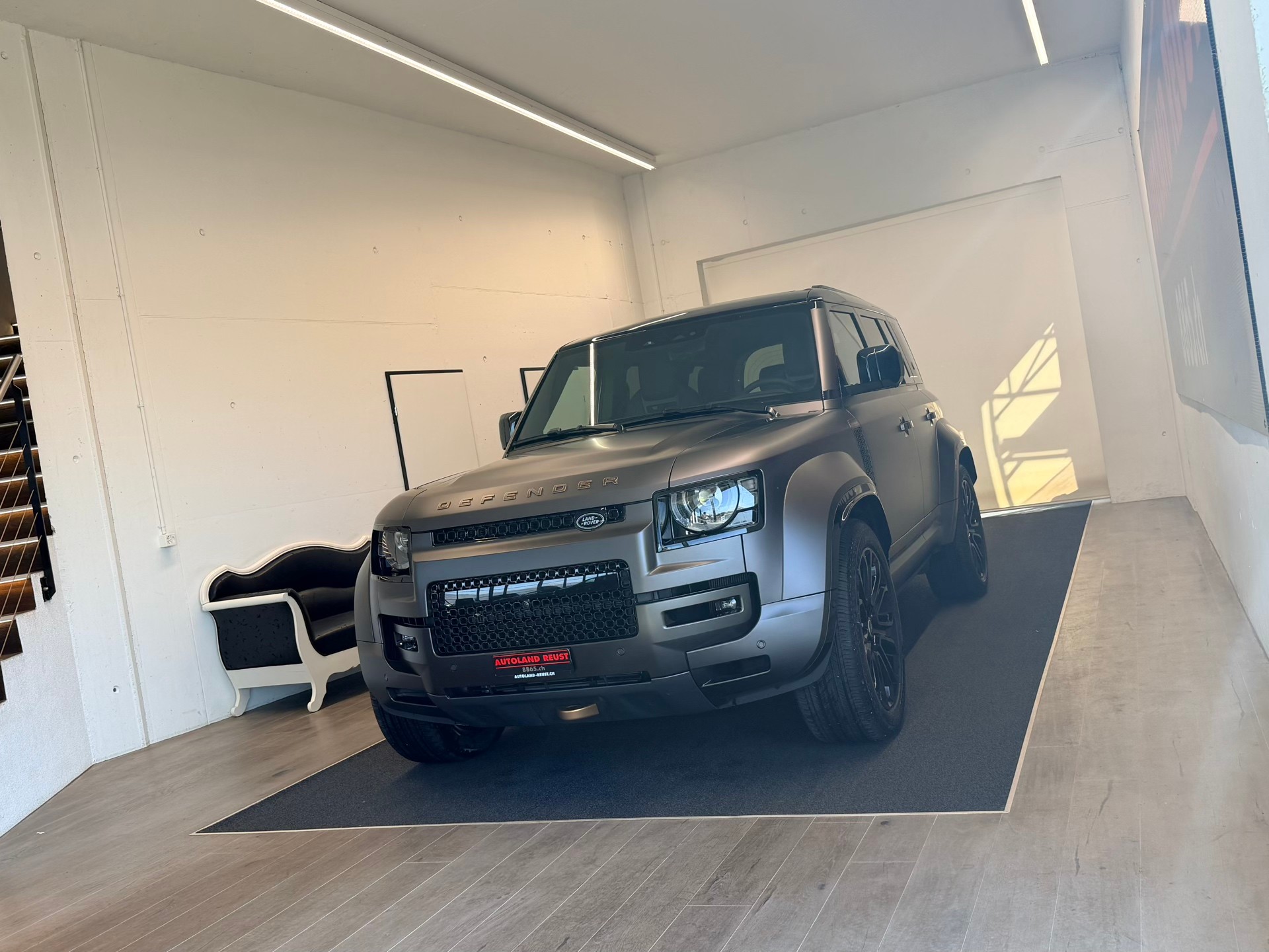 LAND ROVER Defender 110 635 V8 4.4 Octa Edition One AT8-showroom-element-2