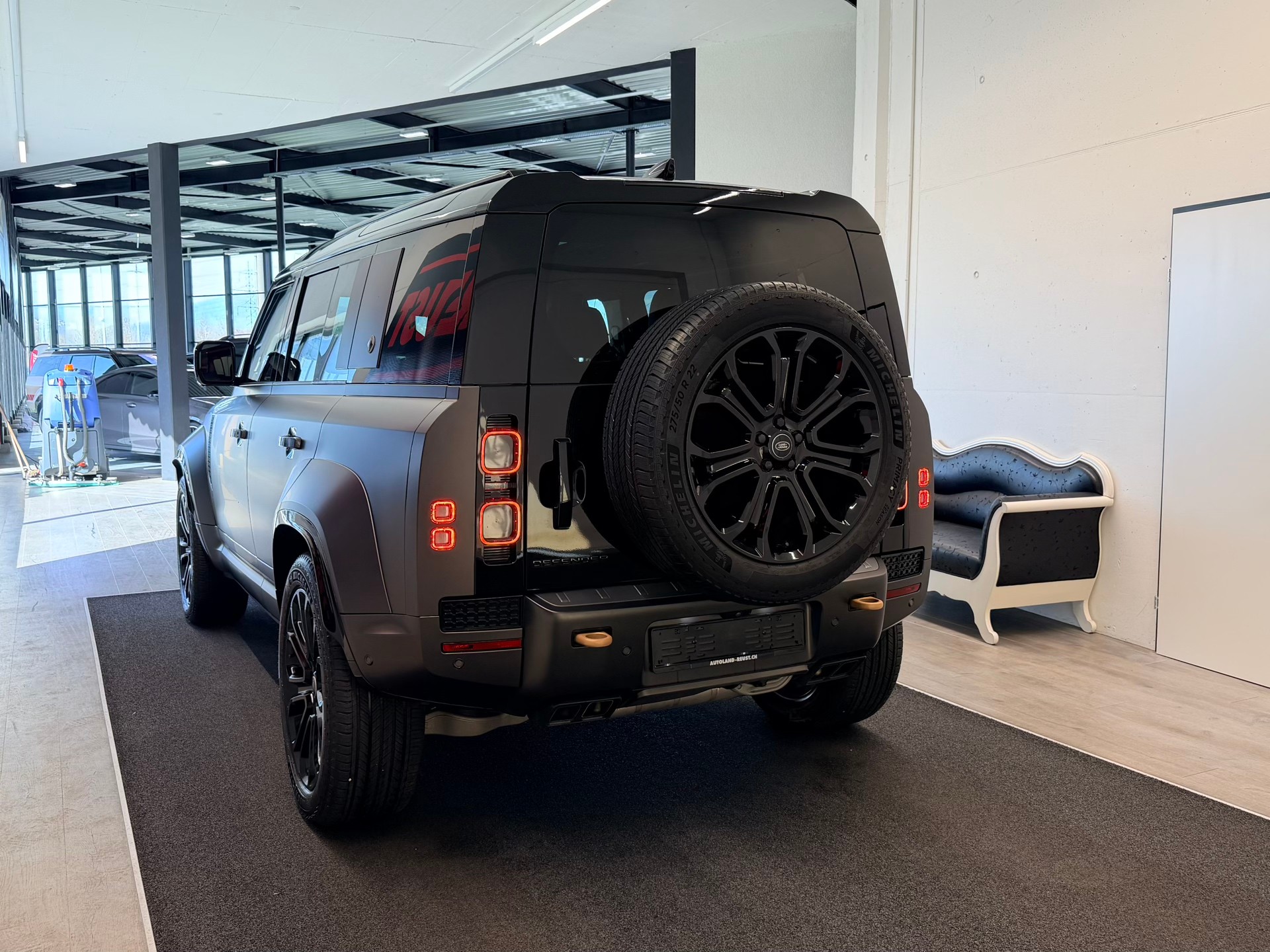 LAND ROVER Defender 110 635 V8 4.4 Octa Edition One AT8-image-7