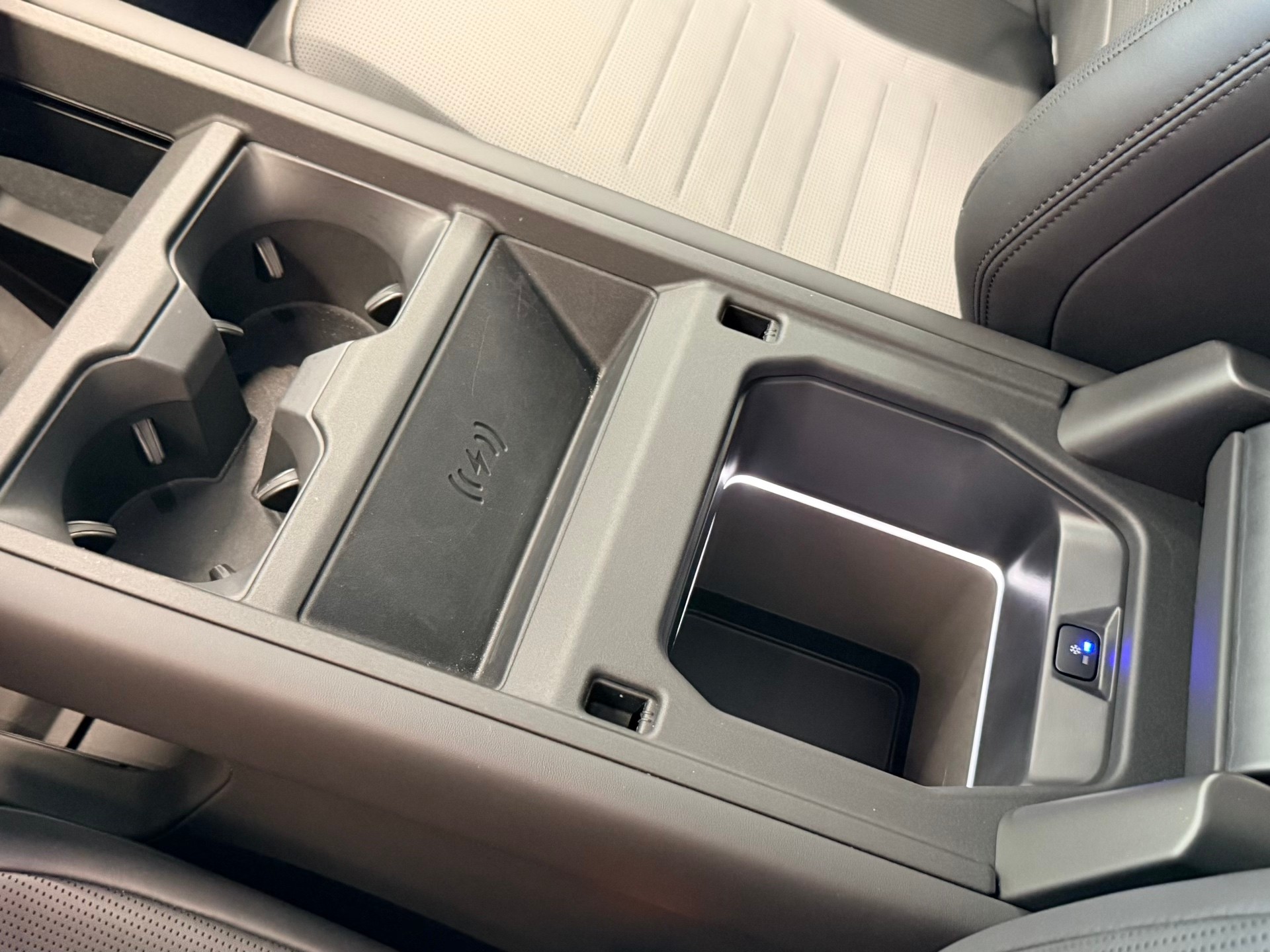 LAND ROVER Defender 110 635 V8 4.4 Octa Edition One AT8-image-27