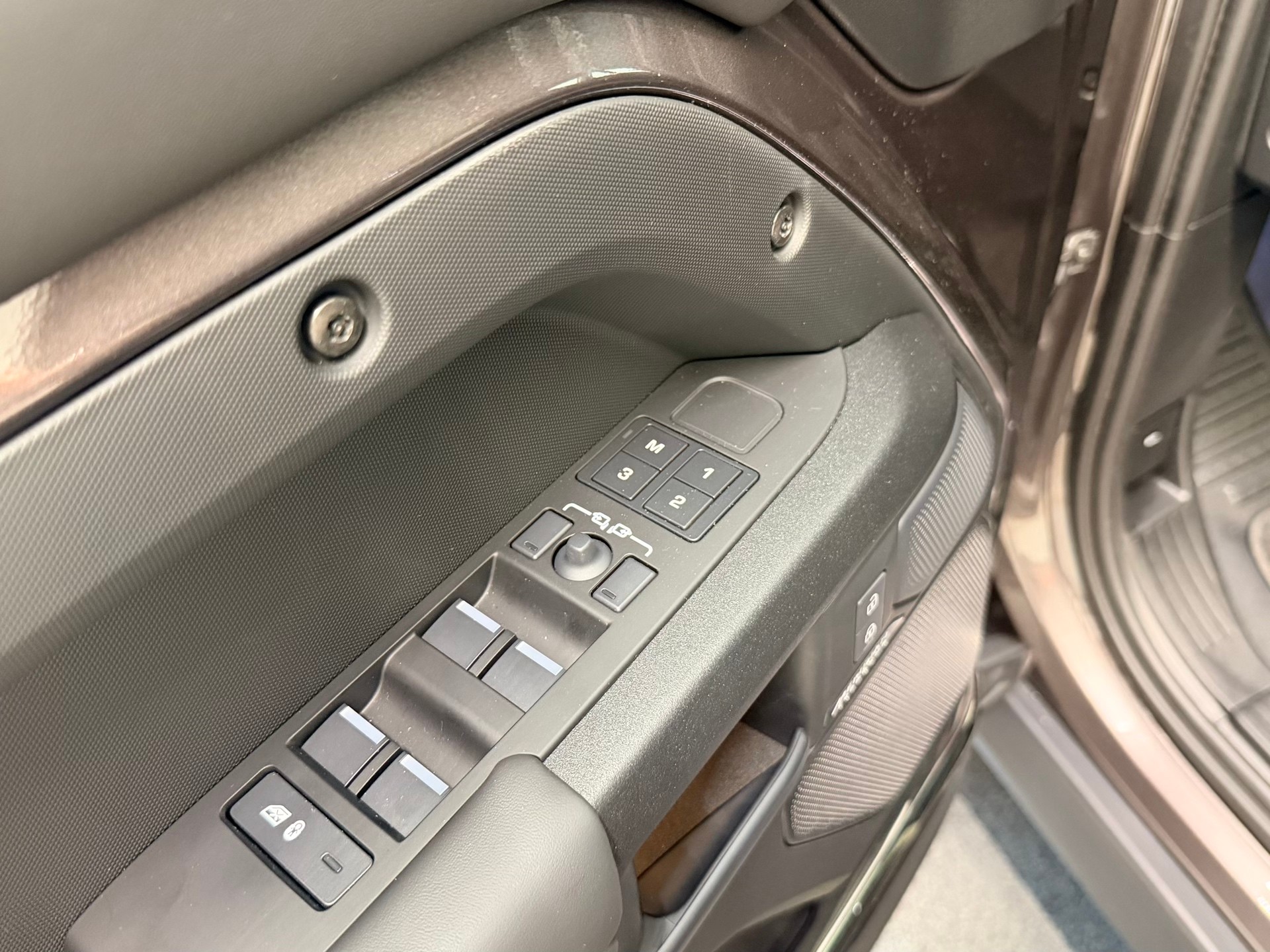 LAND ROVER Defender 110 635 V8 4.4 Octa Edition One AT8-image-14