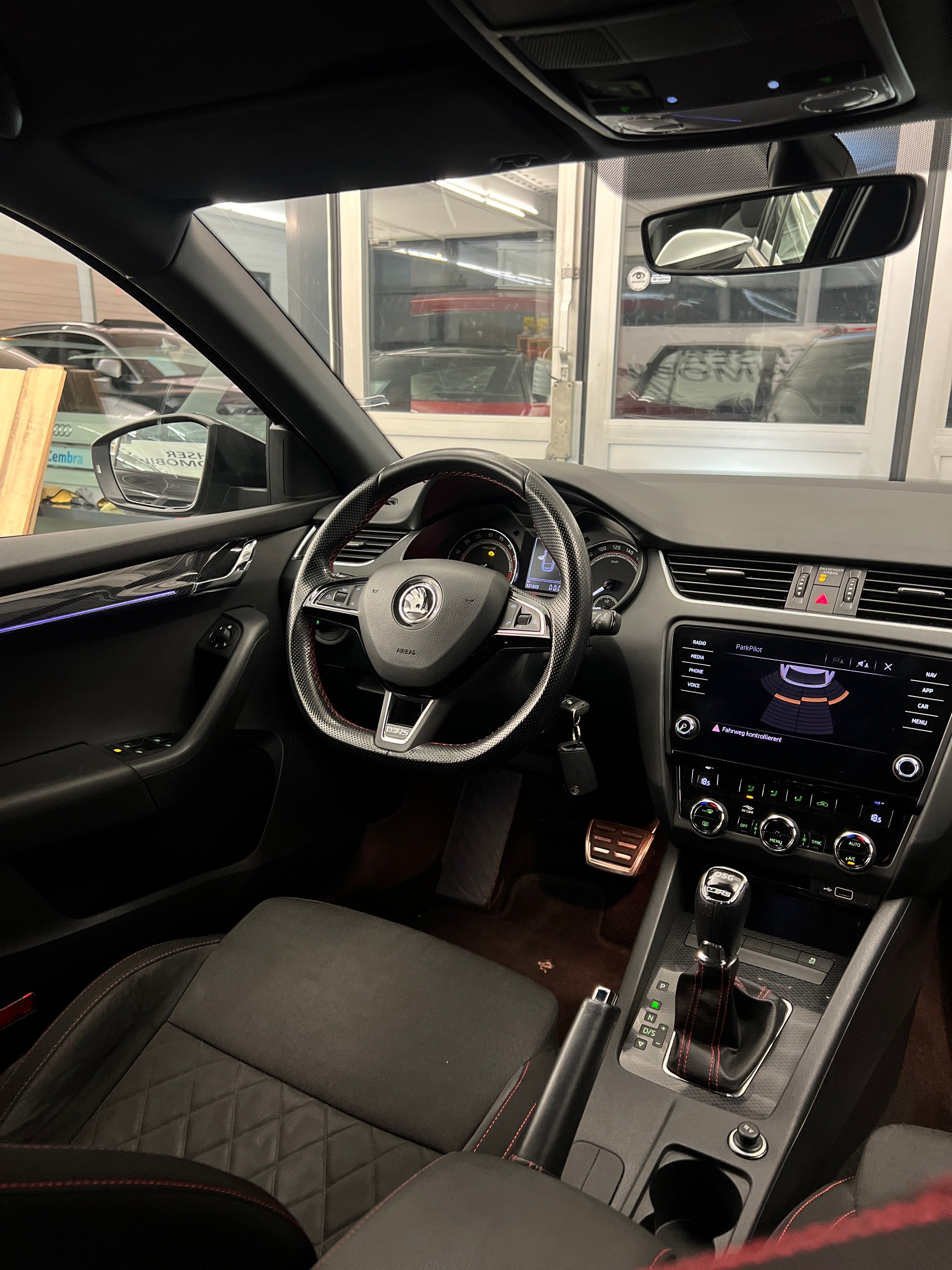 SKODA Octavia Combi 2.0 TDI RS Prag 4x4 DSG-image-9