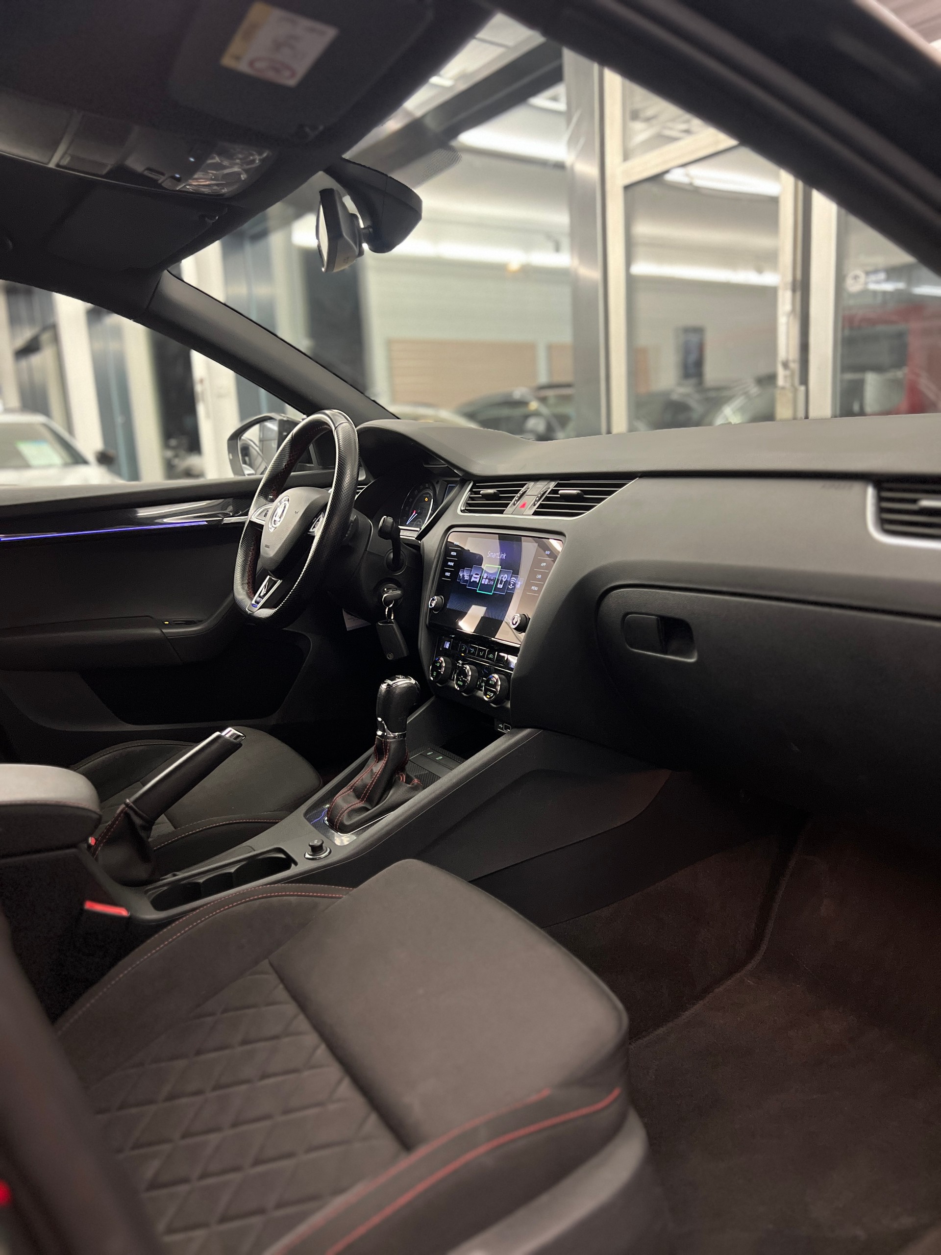 SKODA Octavia Combi 2.0 TDI RS Prag 4x4 DSG-image-15