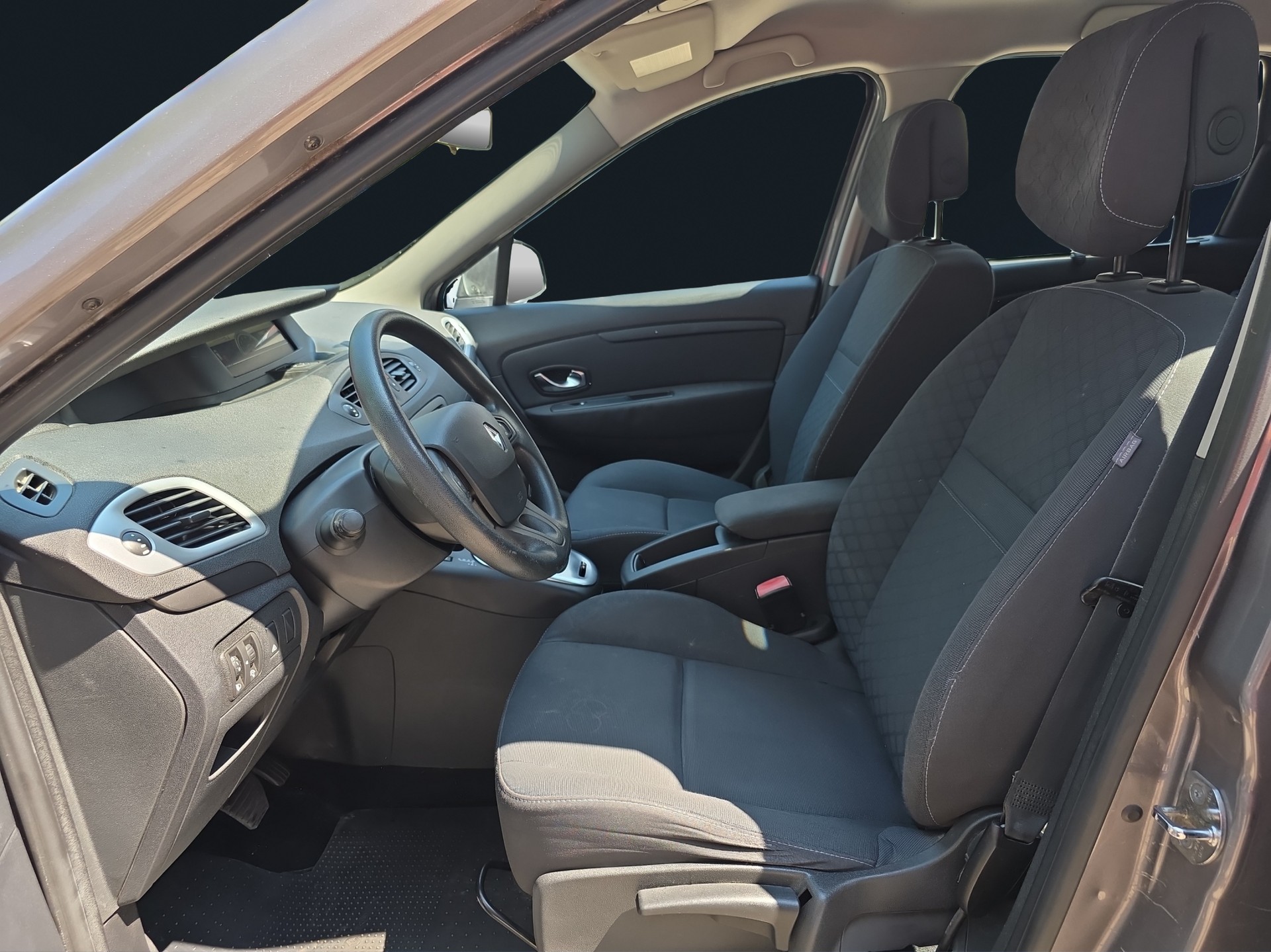 RENAULT Grand Scénic 2.0 16V Expression X-Tronic CVT-image-9