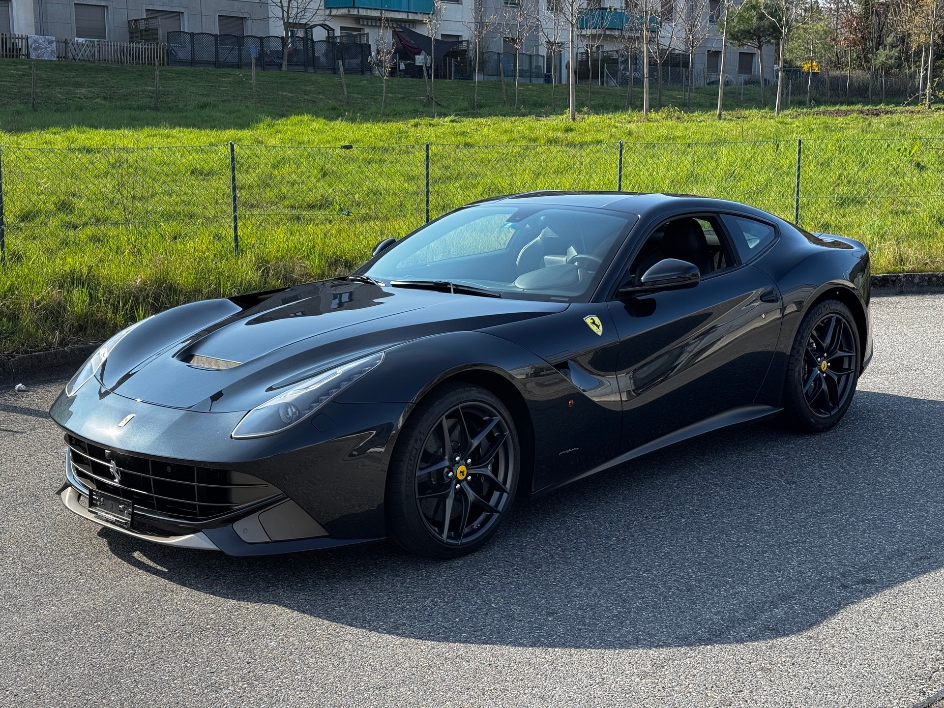 FERRARI F12 Berlinetta-showroom-element-1