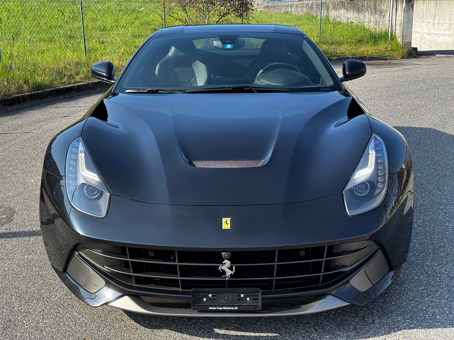 FERRARI F12 Berlinetta-showroom-element-2