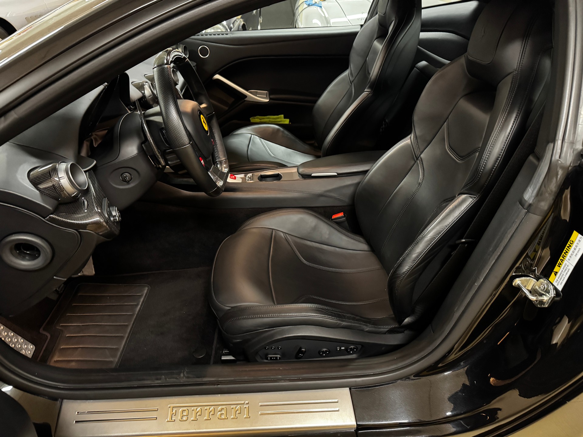 FERRARI F12 Berlinetta-image-7