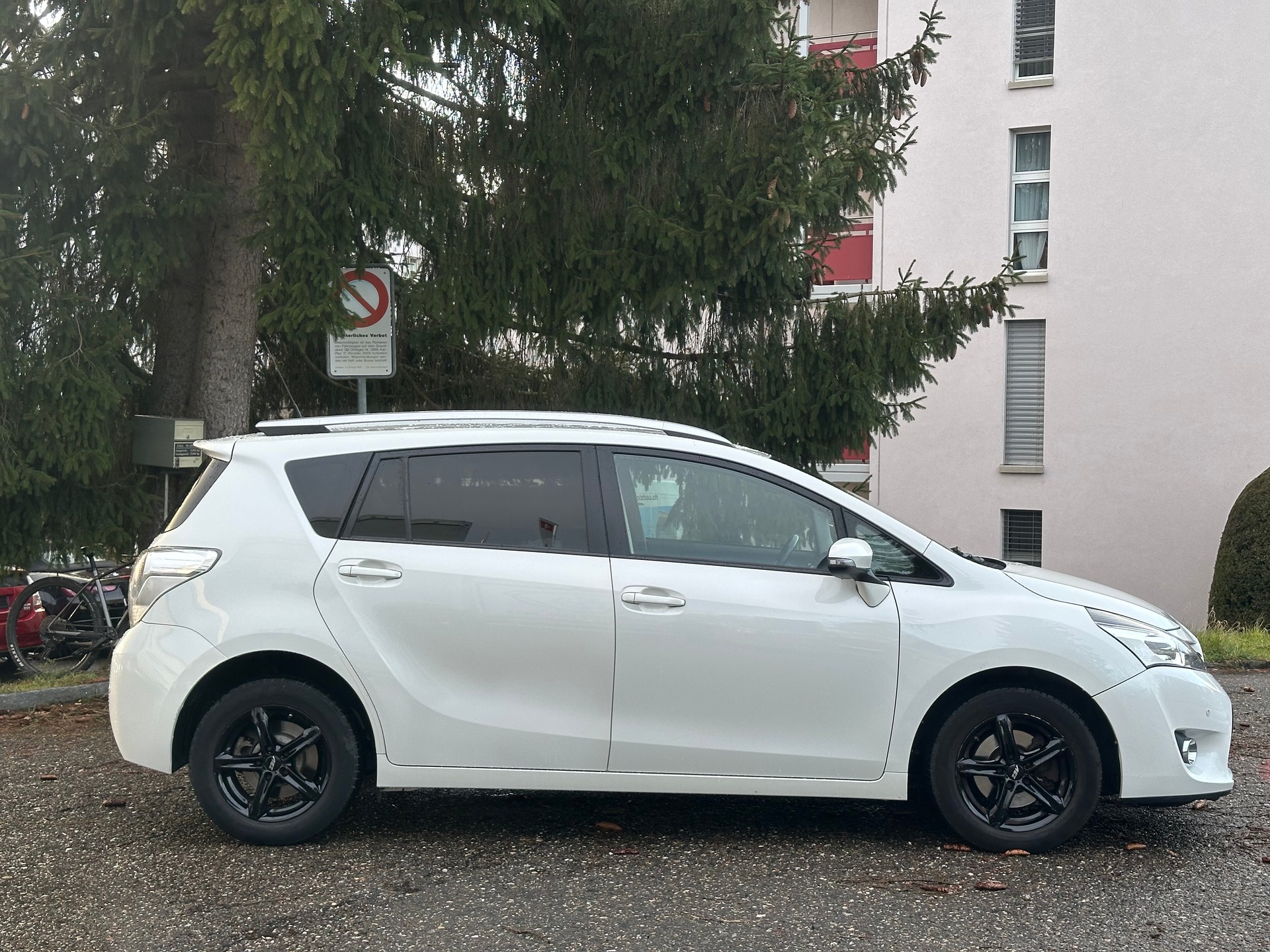 TOYOTA Verso 1.6 D-4D Sol-image-6