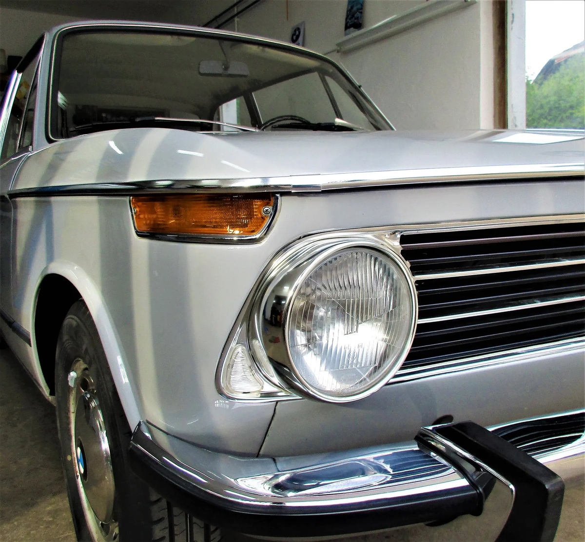 BMW 2002-image-3