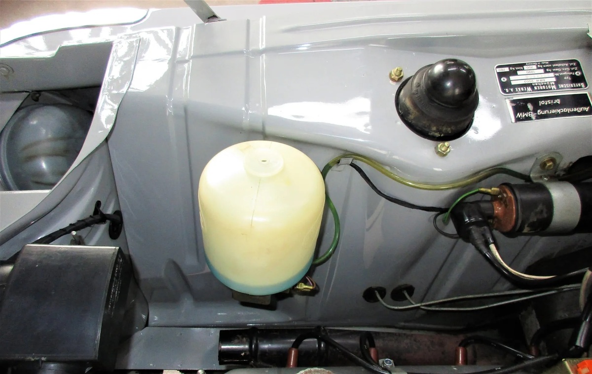 BMW 2002-image-5