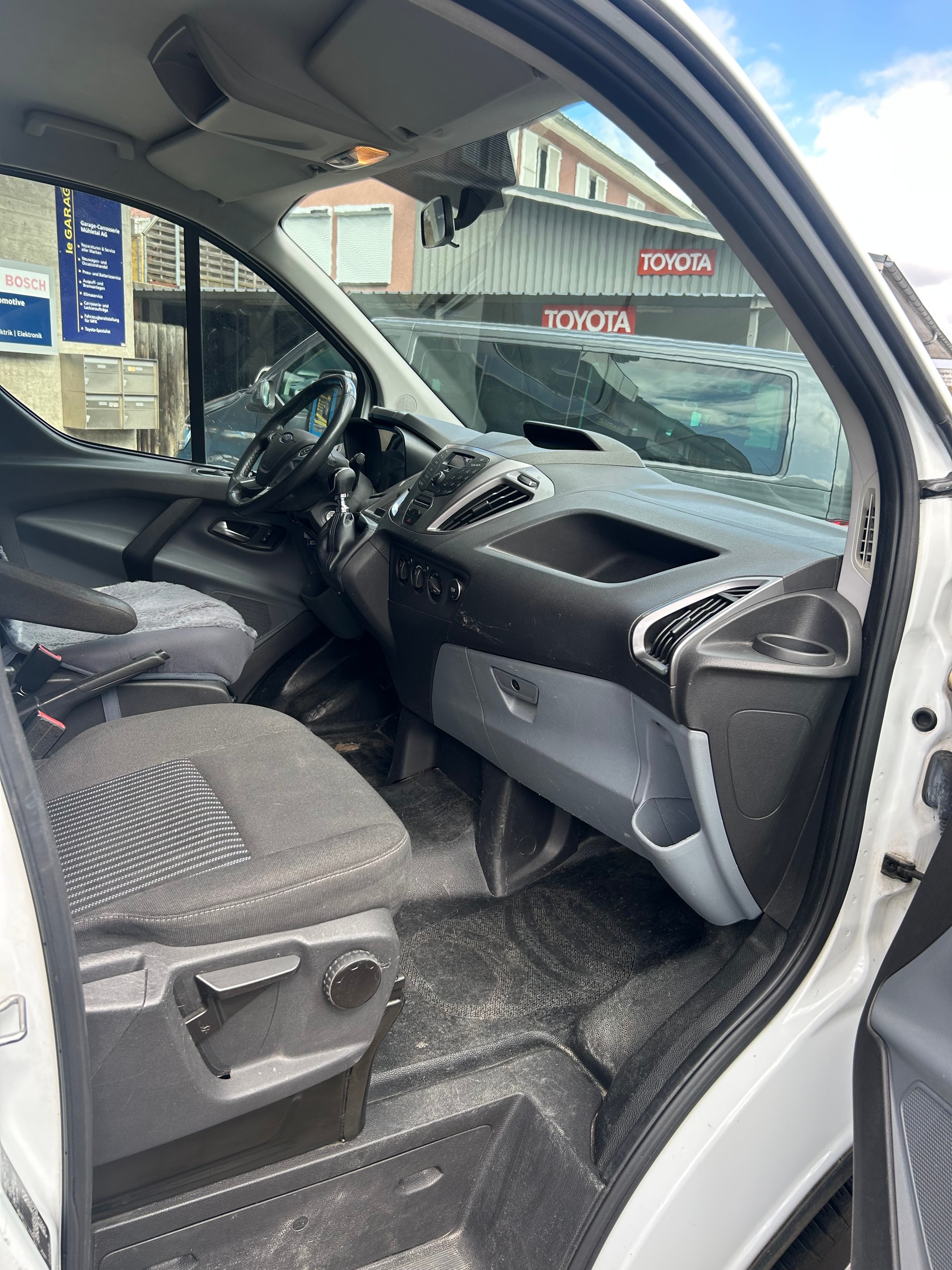 FORD Transit Custom Van 330 L2H1 Trend-image-9