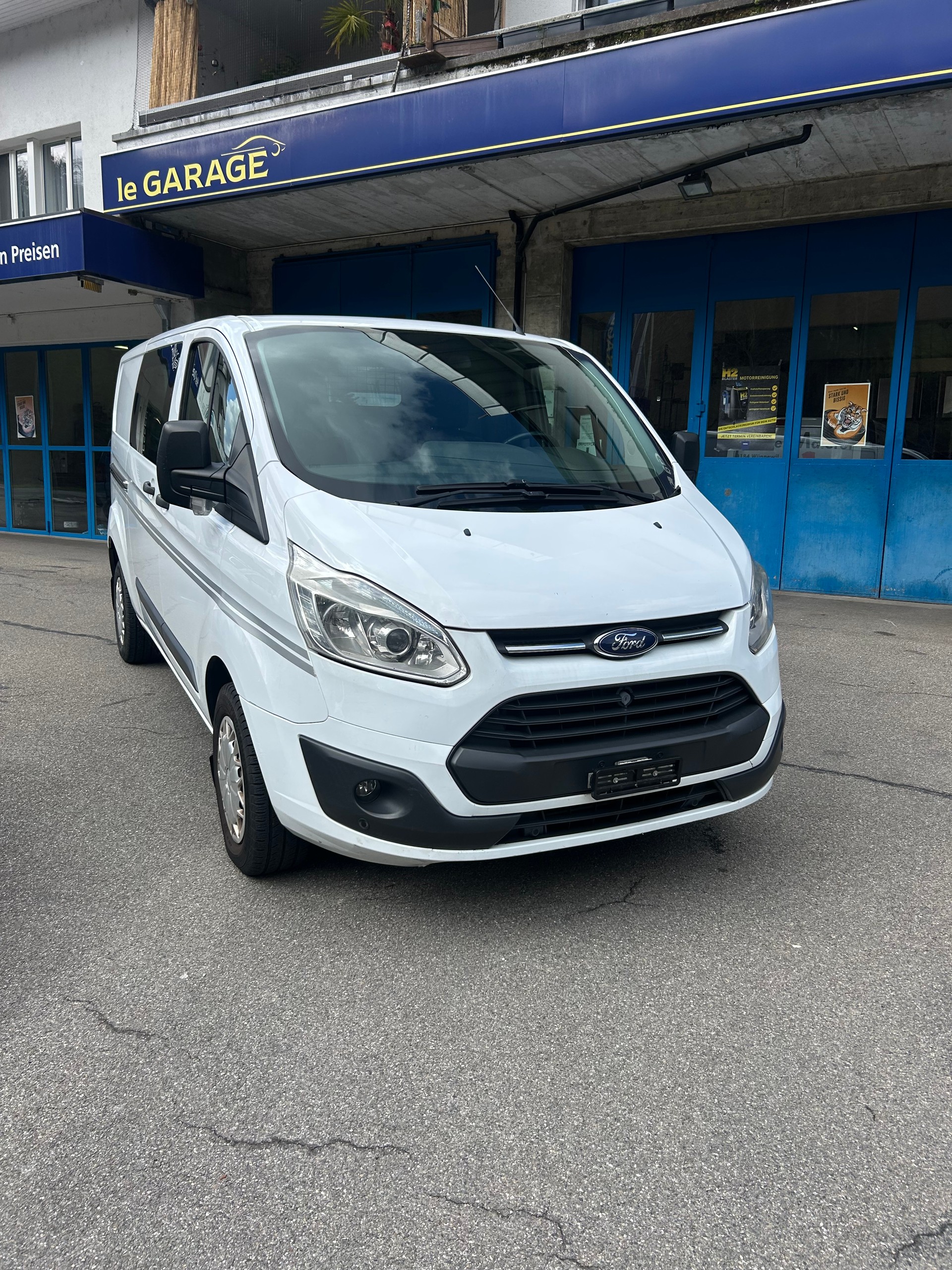 FORD Transit Custom Van 330 L2H1 Trend-image-13