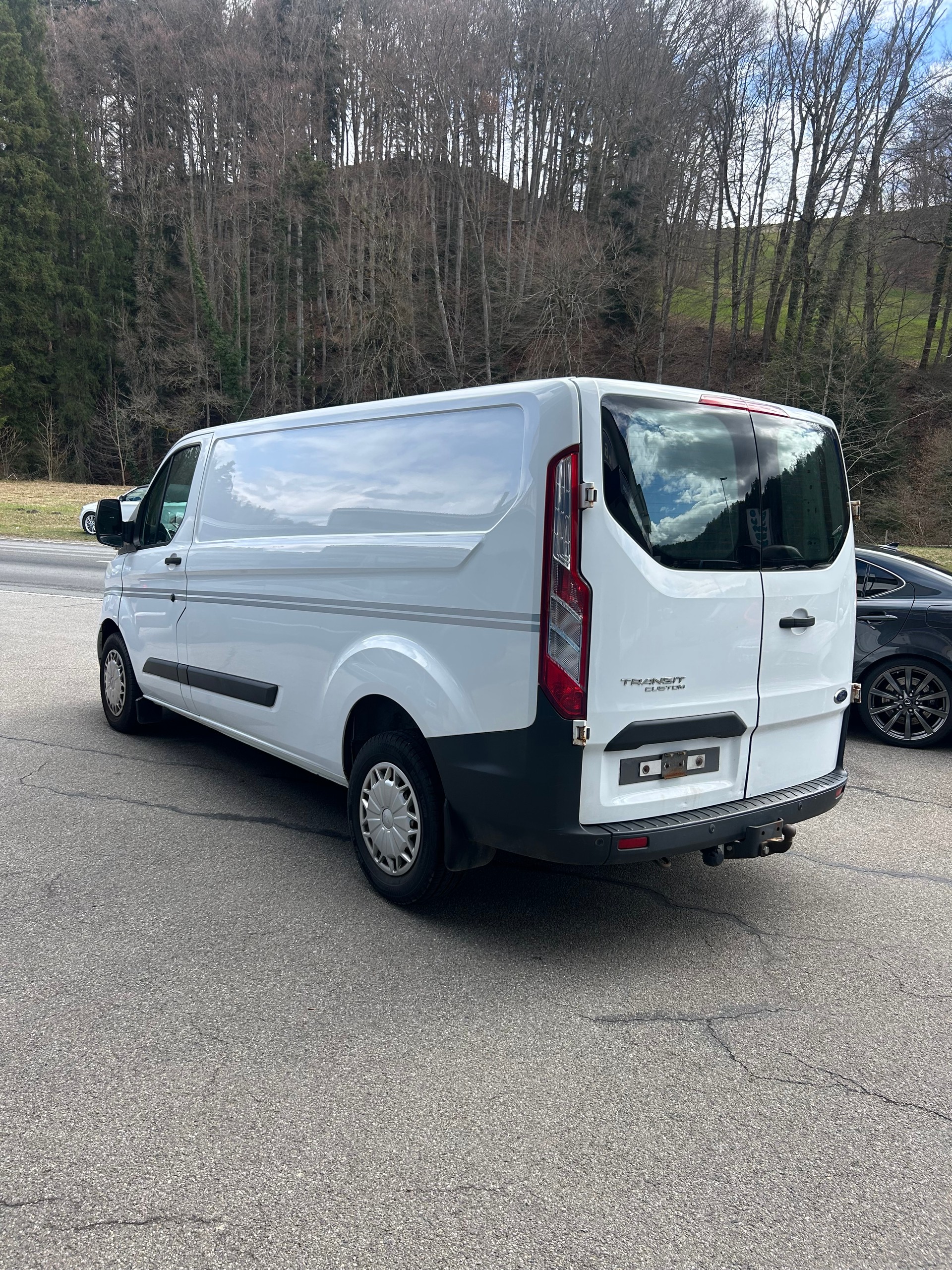 FORD Transit Custom Van 330 L2H1 Trend-image-10