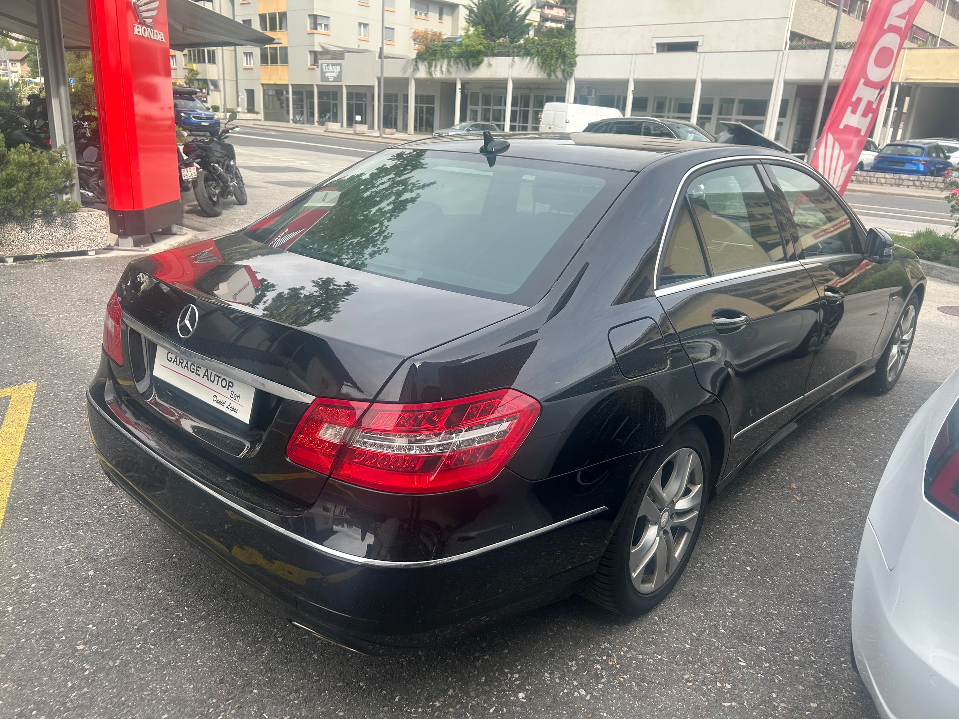 MERCEDES-BENZ E 250-image-4