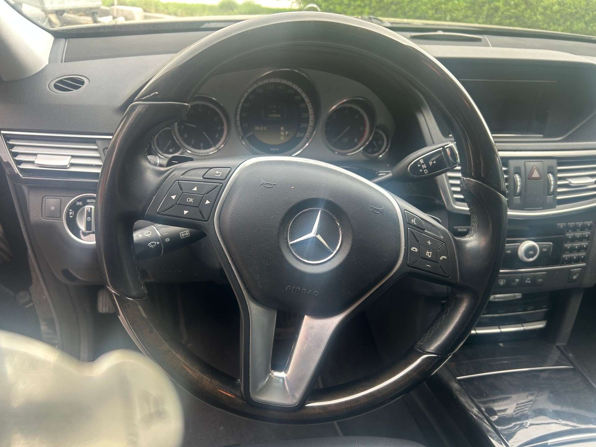 MERCEDES-BENZ E 250-image-8