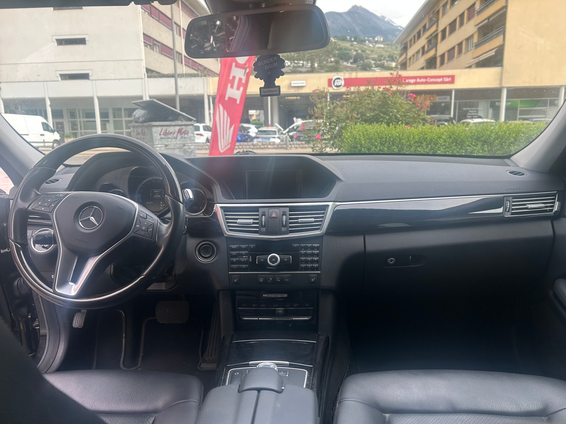 MERCEDES-BENZ E 250-image-7