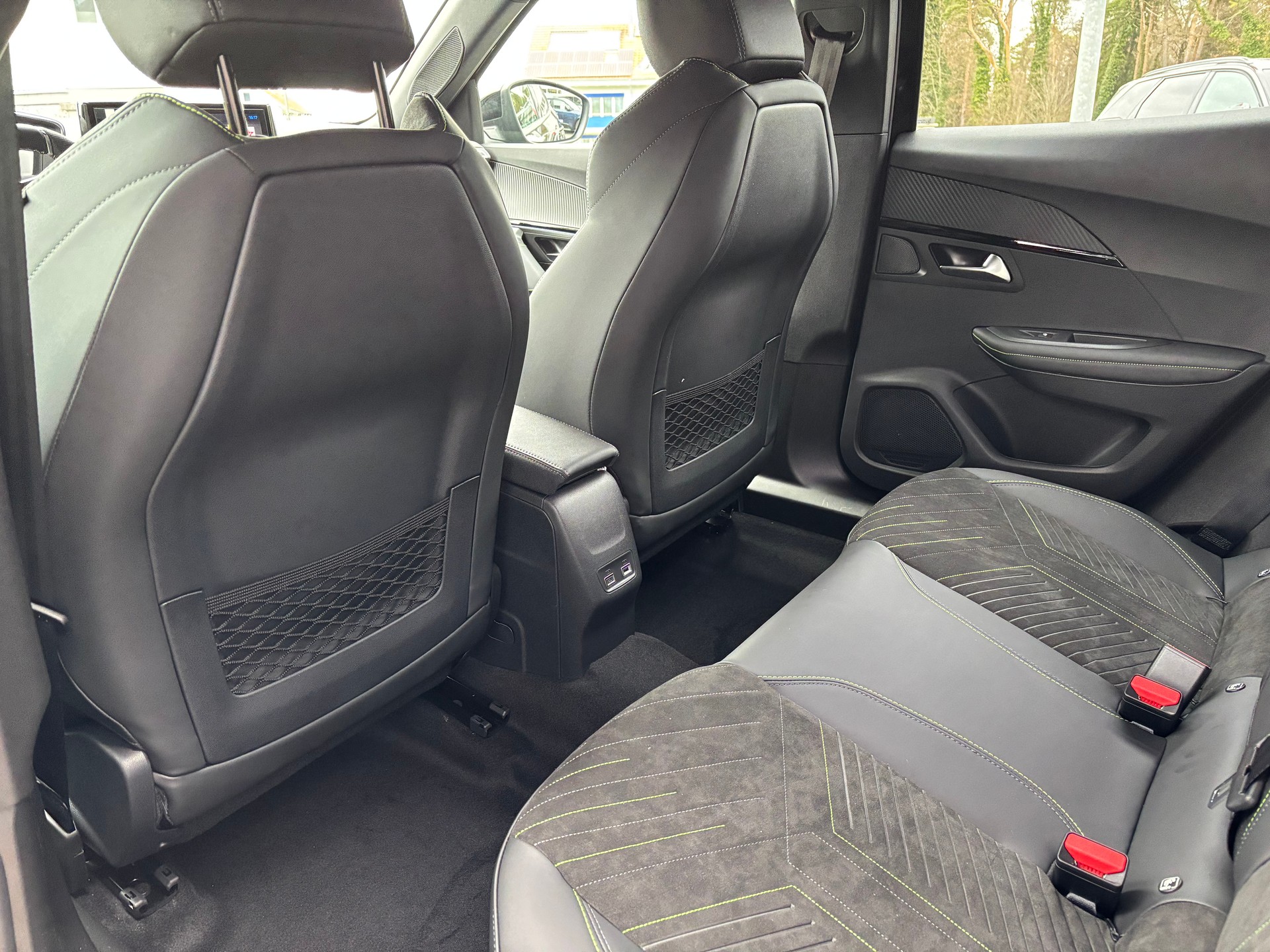 PEUGEOT 2008 1.2 145 MHEV GT-image-10