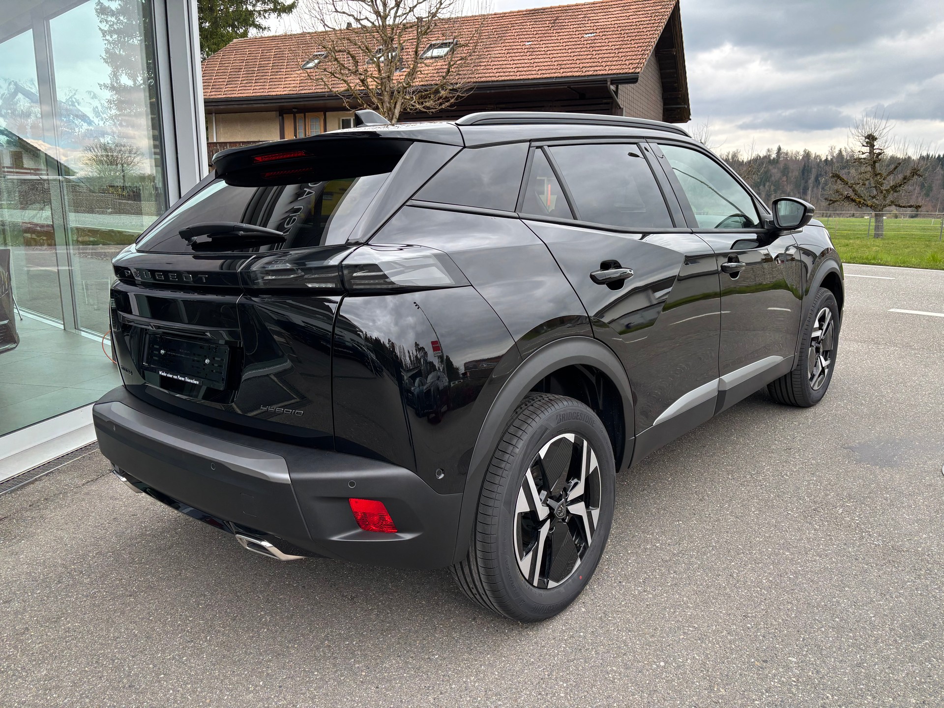 PEUGEOT 2008 1.2 145 MHEV GT-image-3